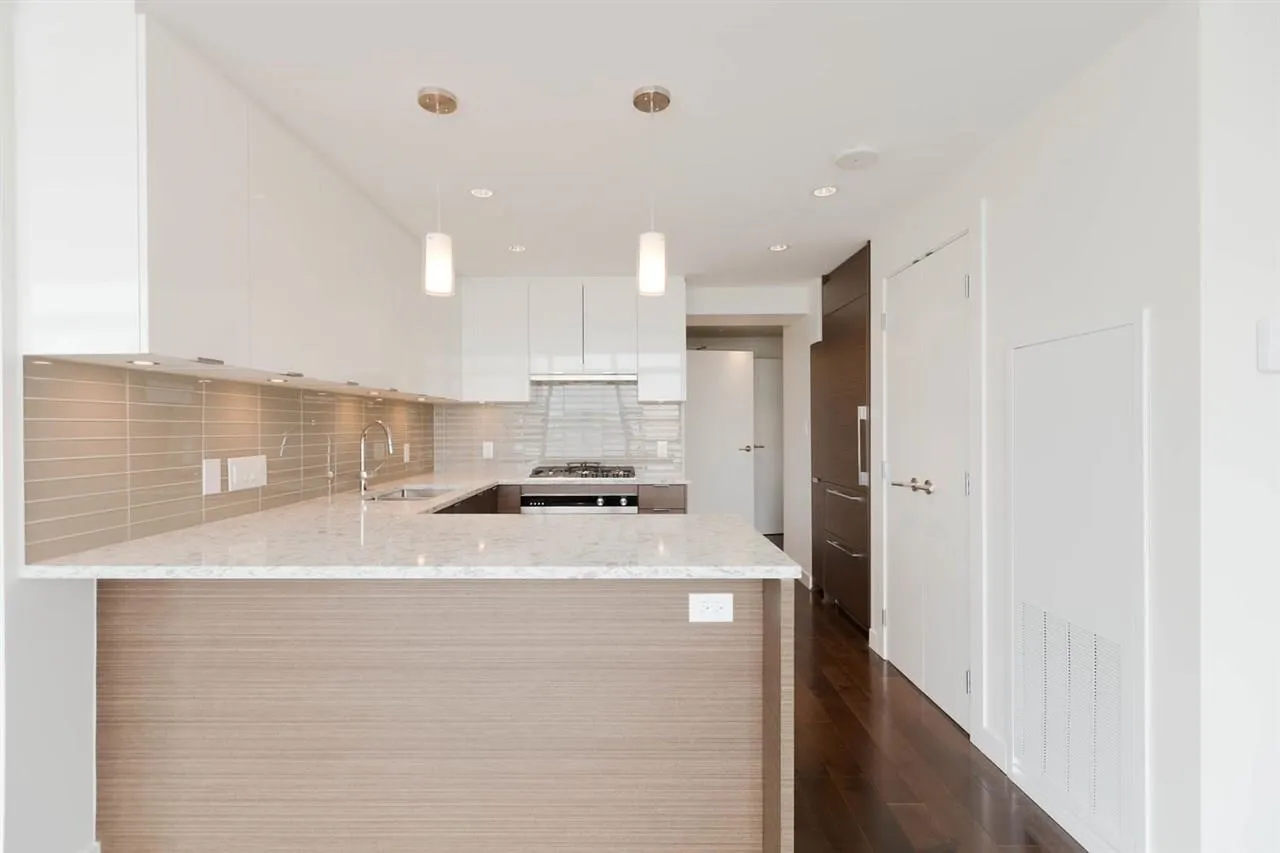 502 4083 Cambie Street