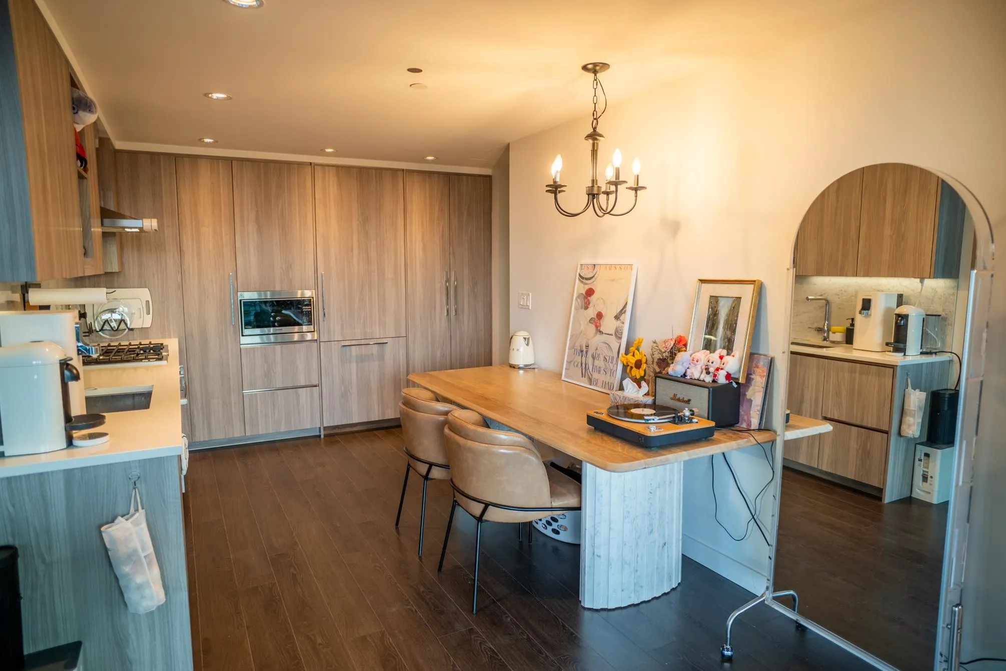 1108 4730 Lougheed Highway