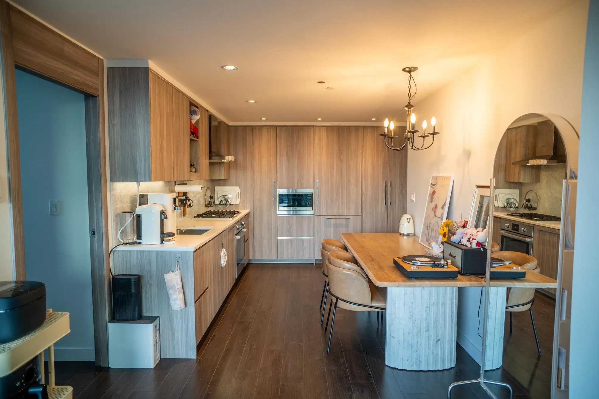 1108 4730 Lougheed Highway