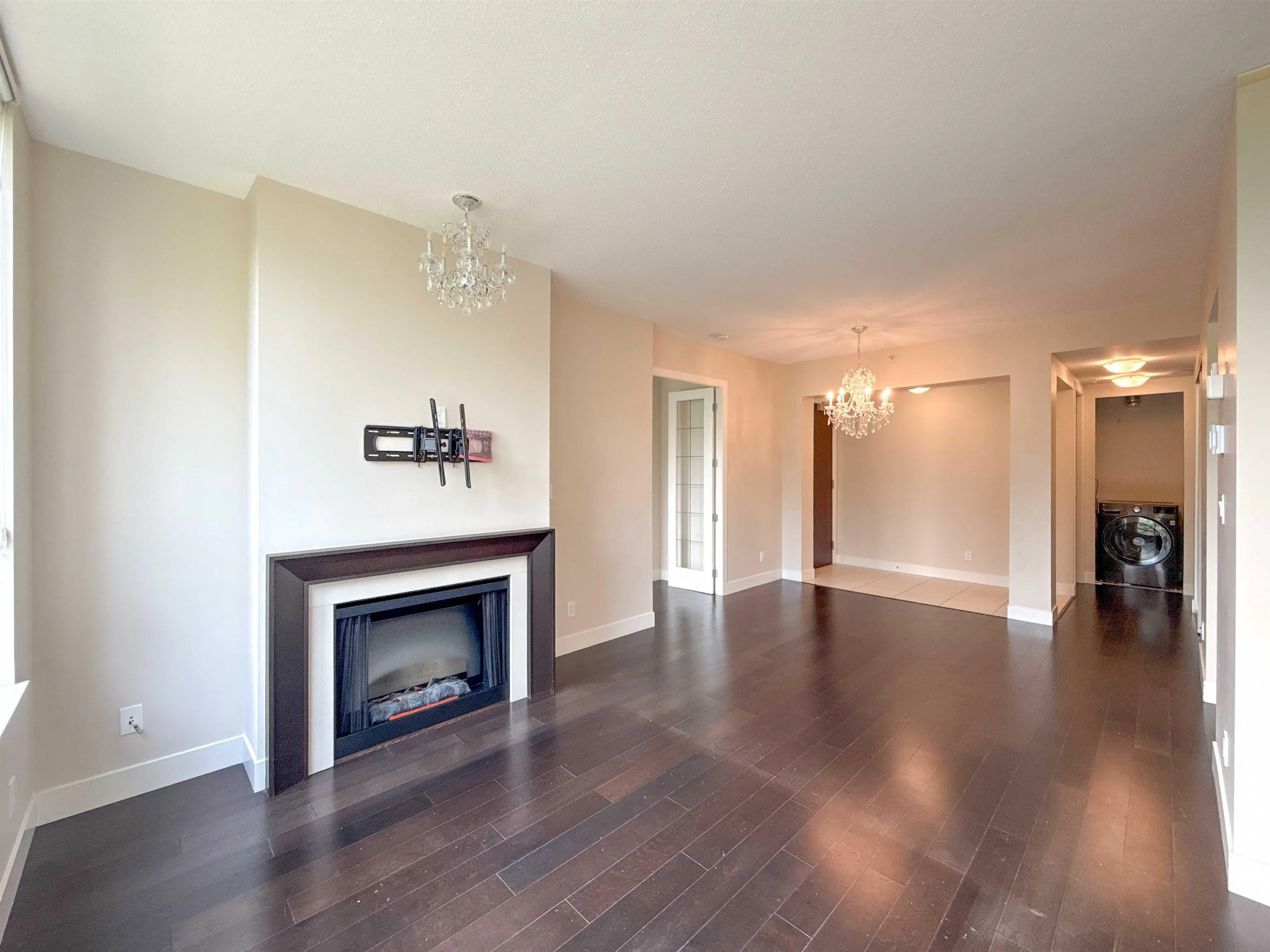 502 9300 University Crescent