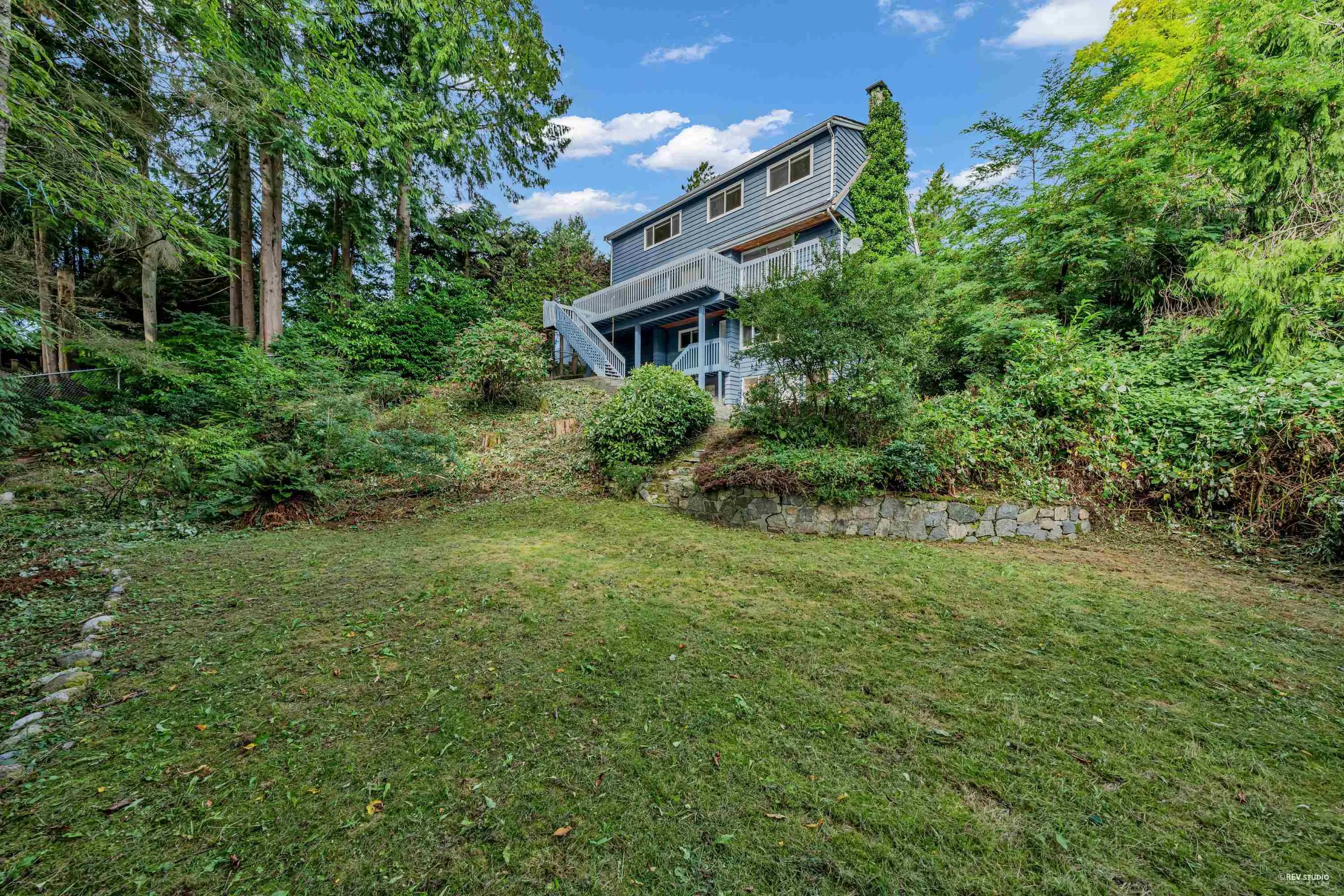 84 Laurie Crescent