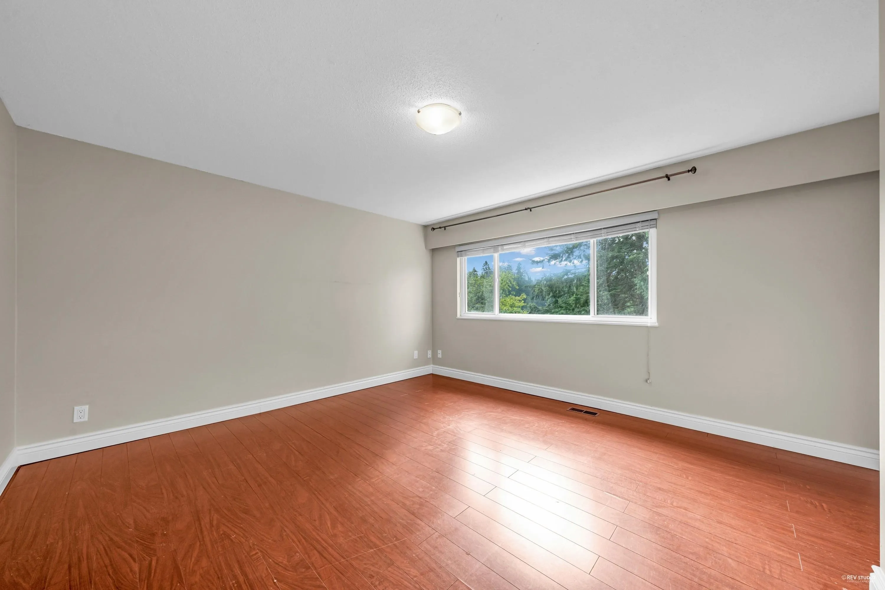 84 Laurie Crescent