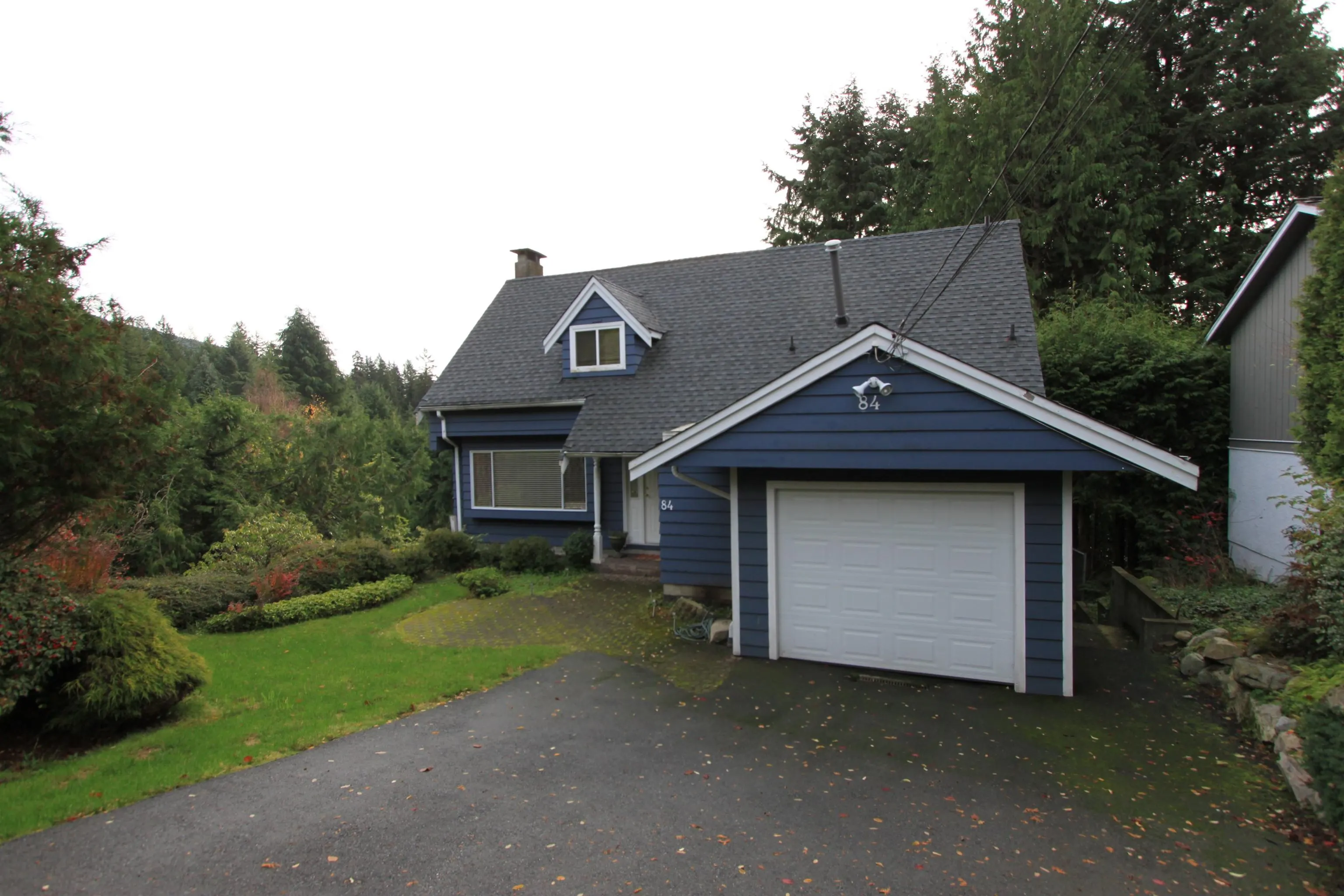 84 Laurie Crescent