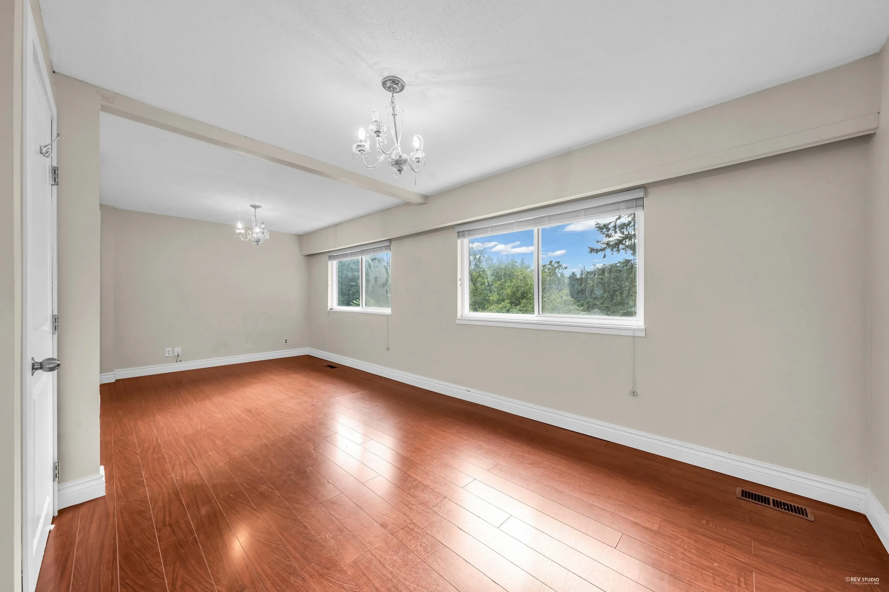 84 Laurie Crescent