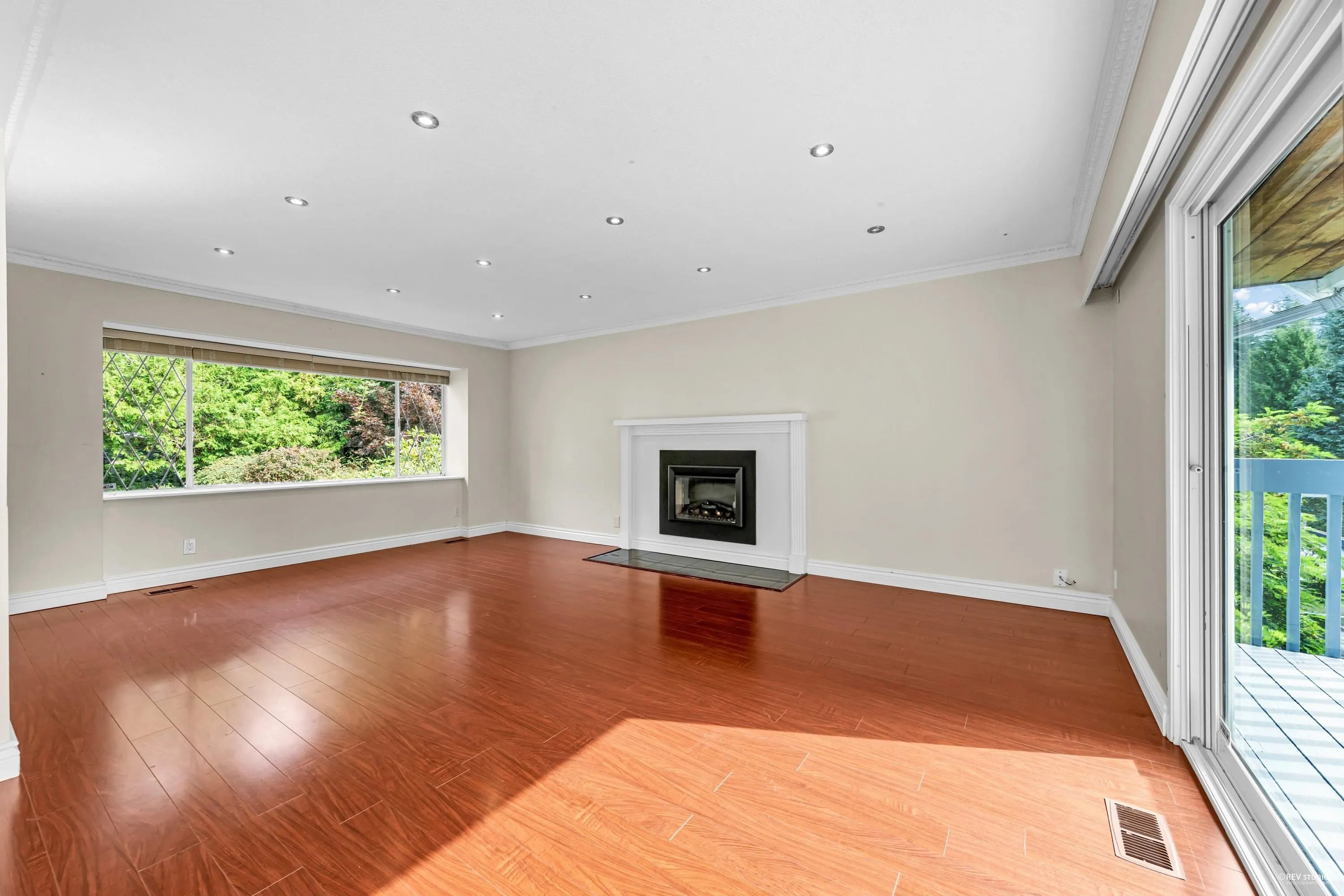 84 Laurie Crescent