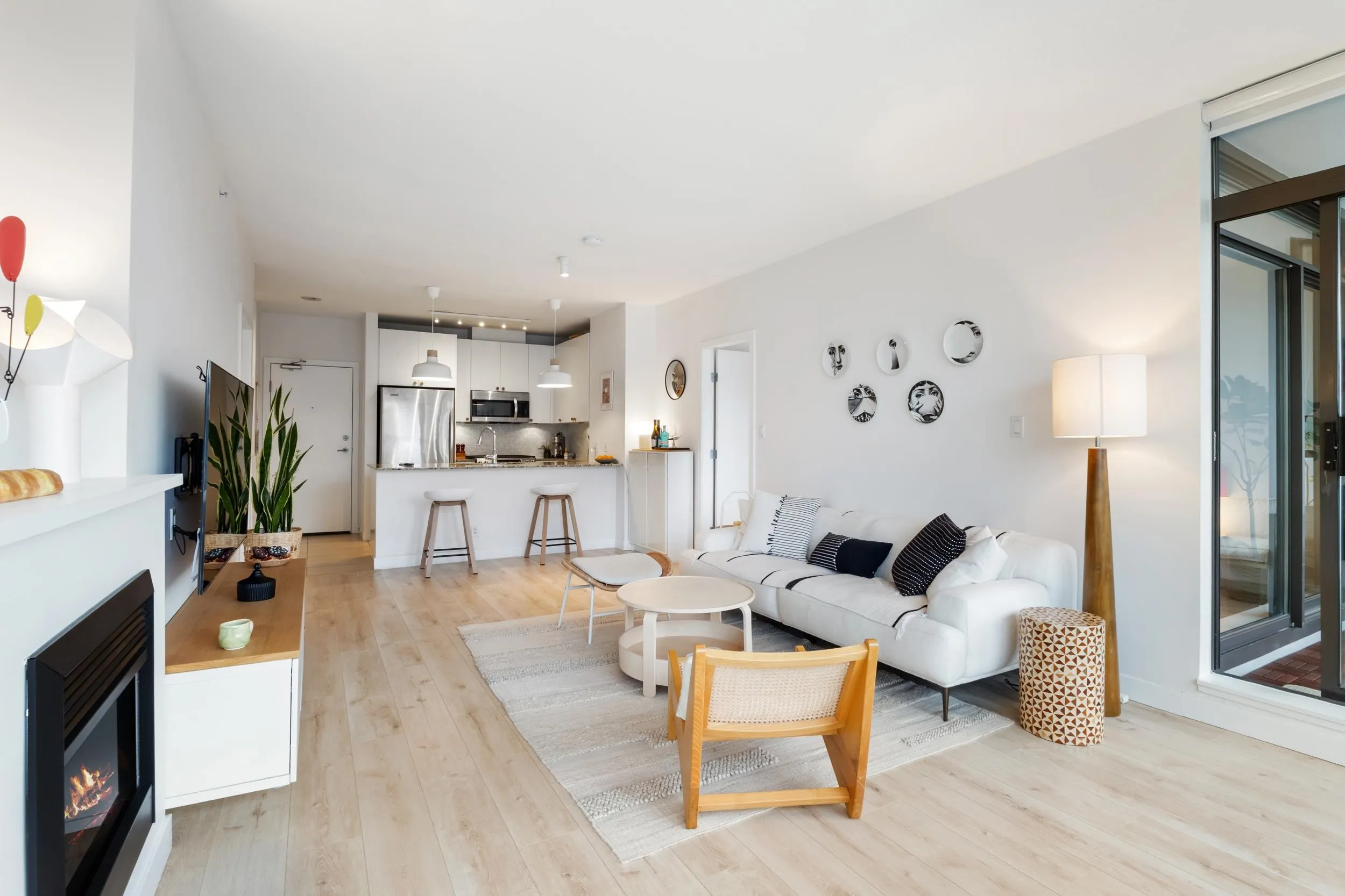 1607 400 Capilano Road