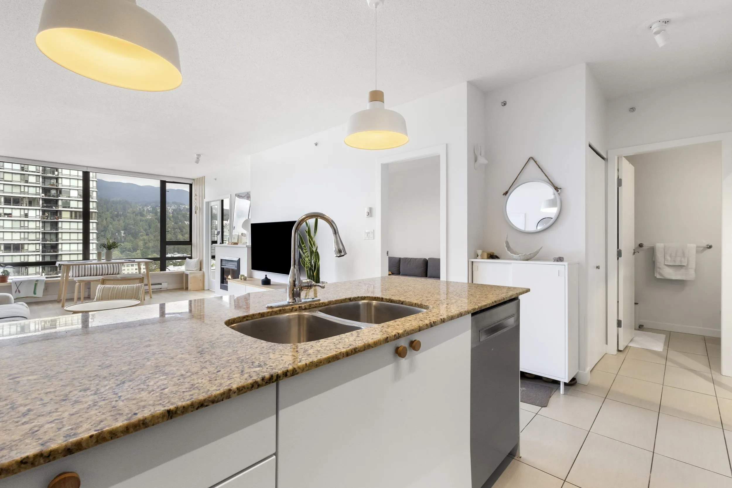 1607 400 Capilano Road