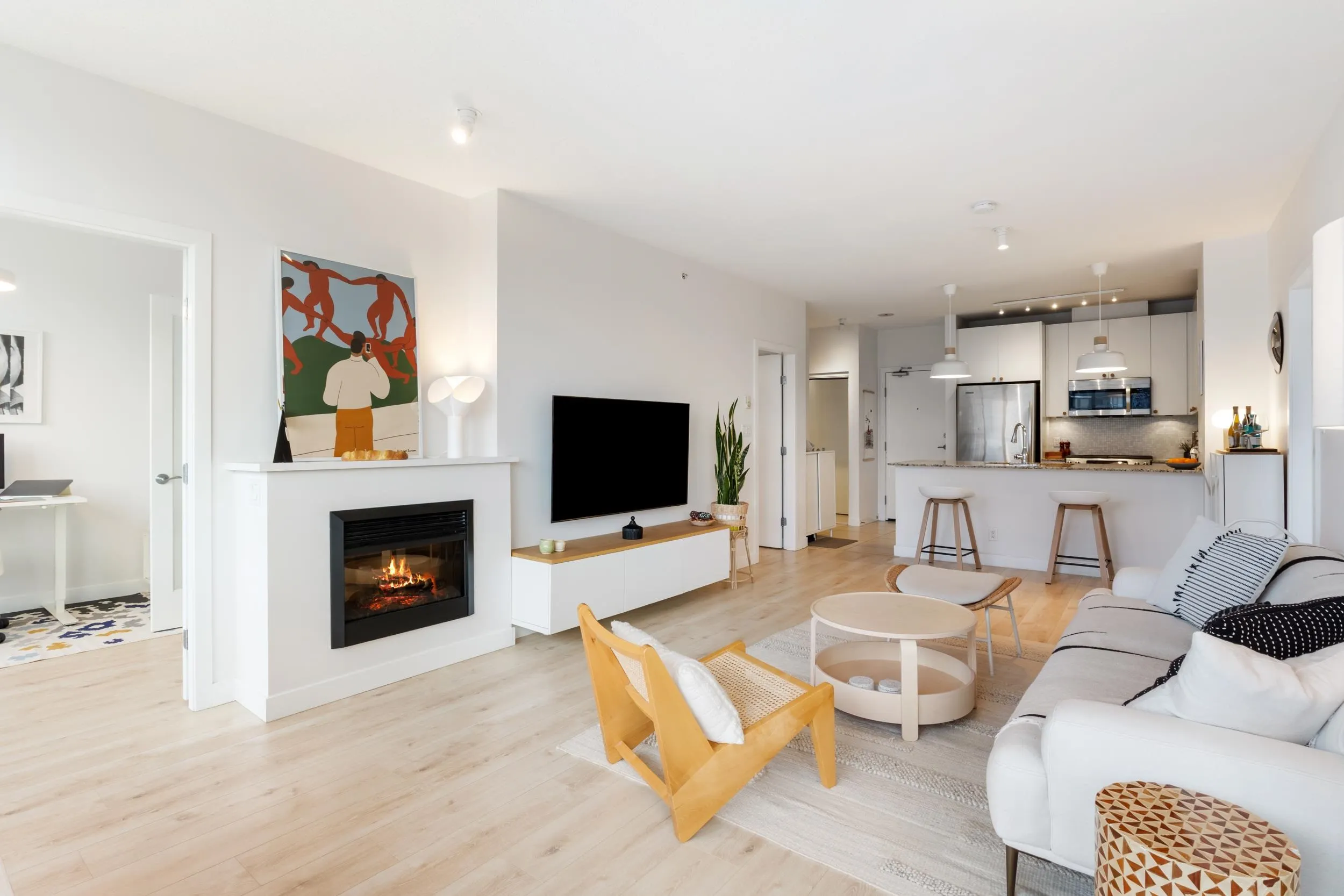 1607 400 Capilano Road