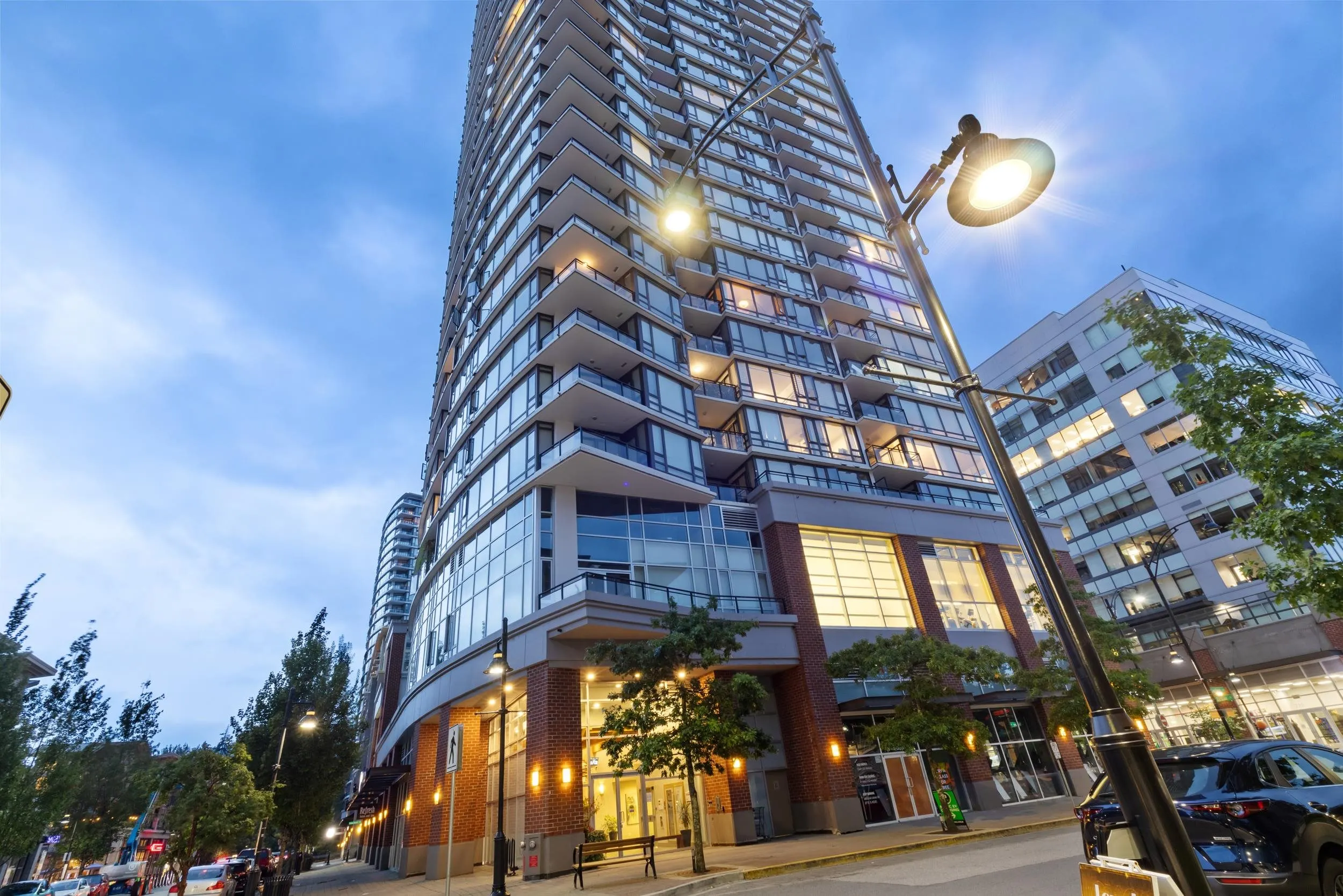1607 400 Capilano Road