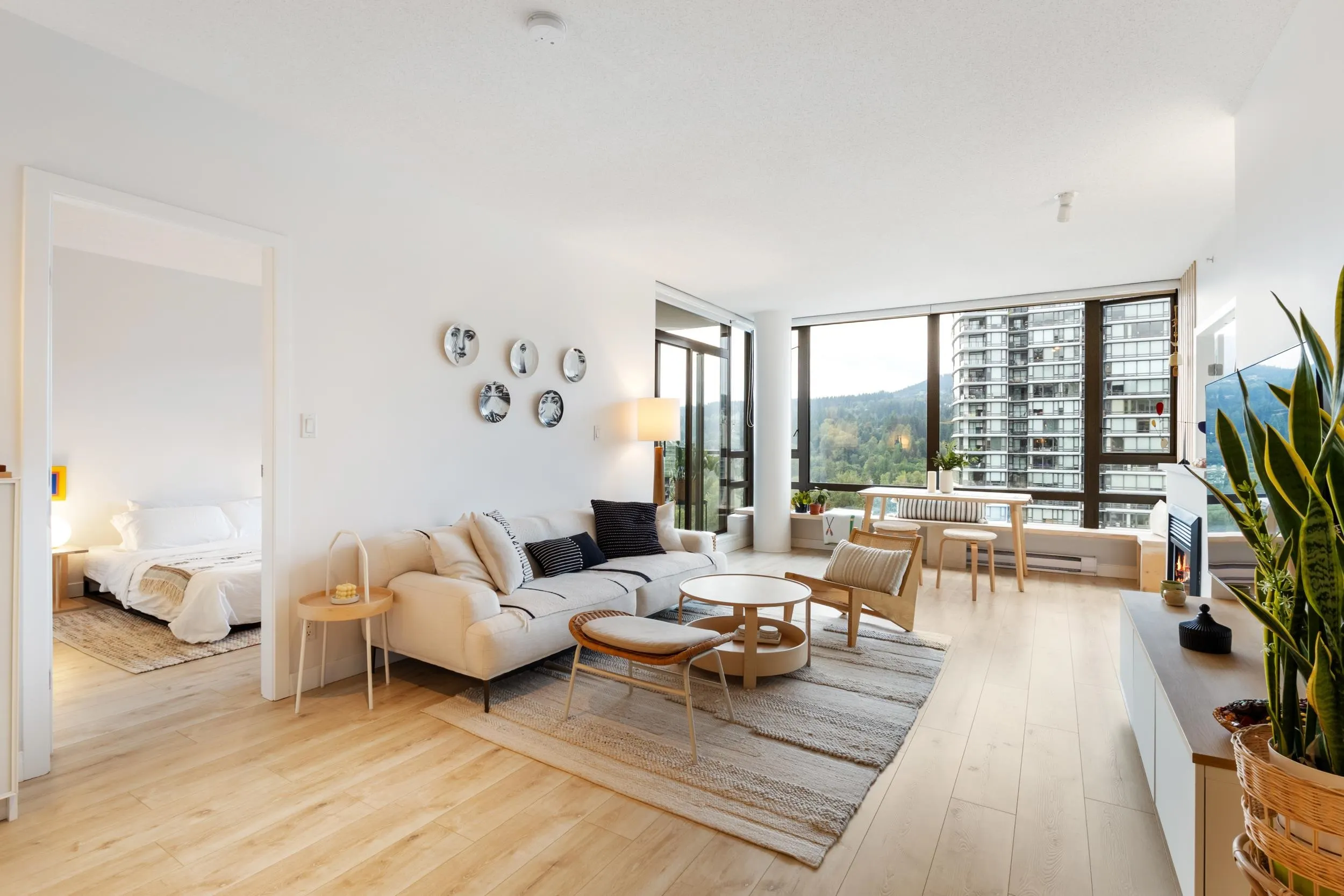 1607 400 Capilano Road