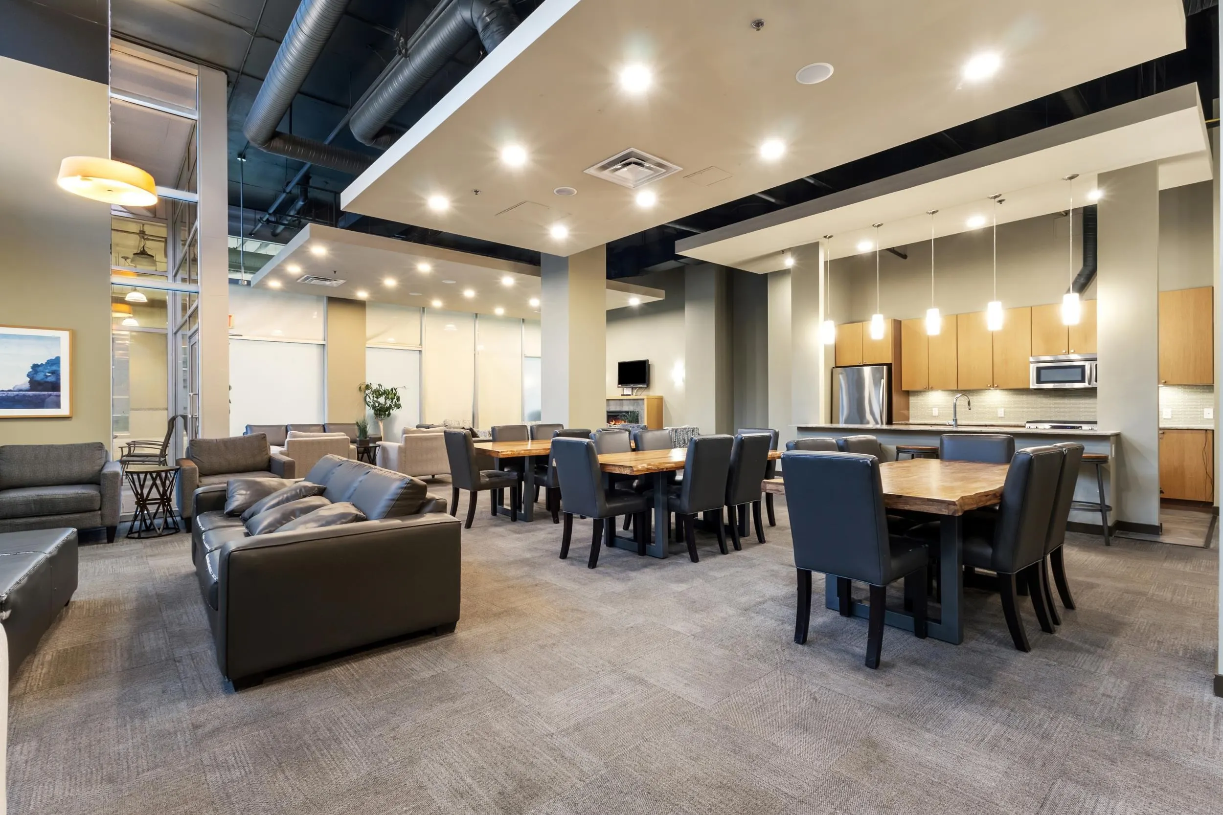 1607 400 Capilano Road