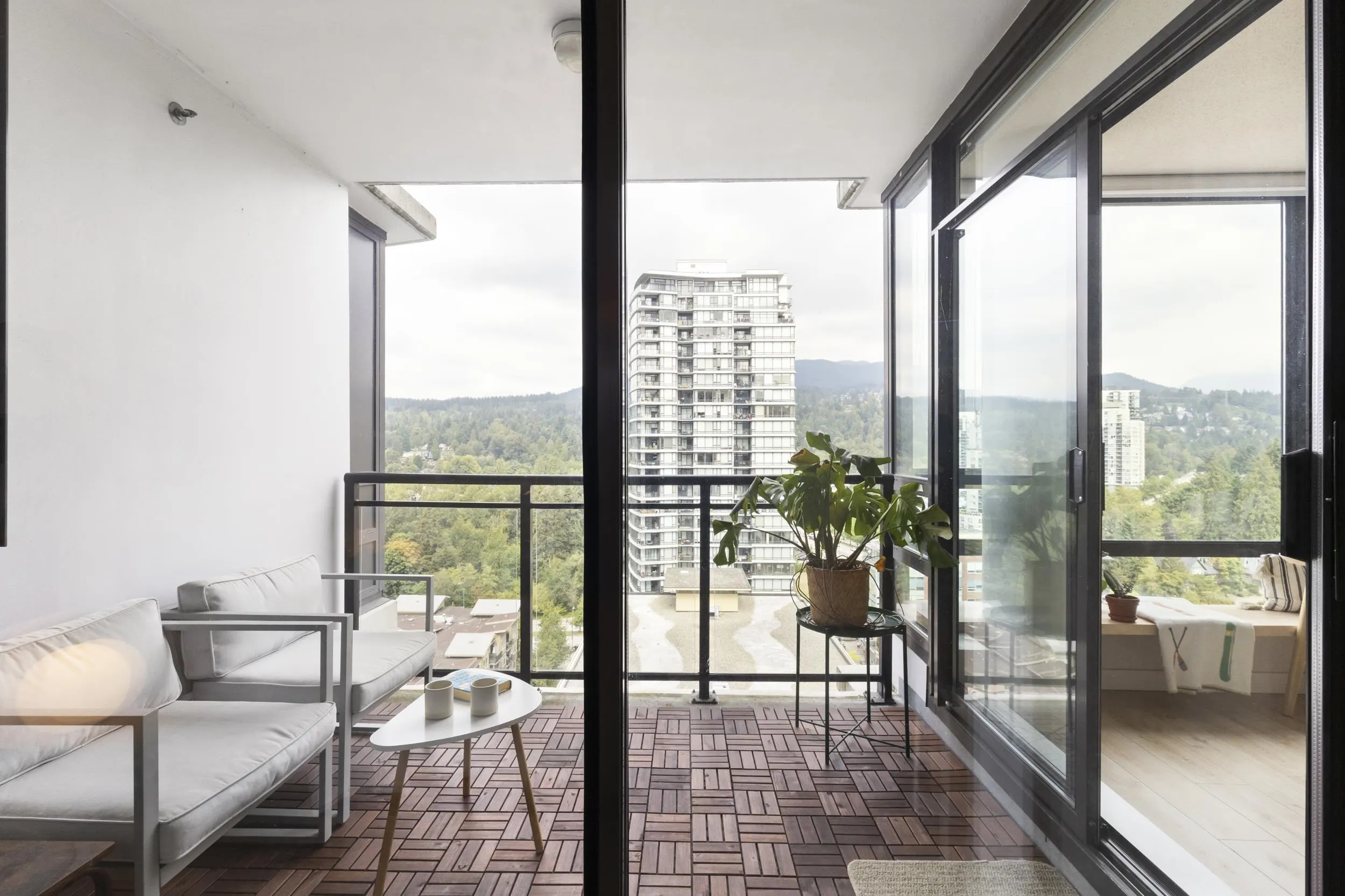 1607 400 Capilano Road