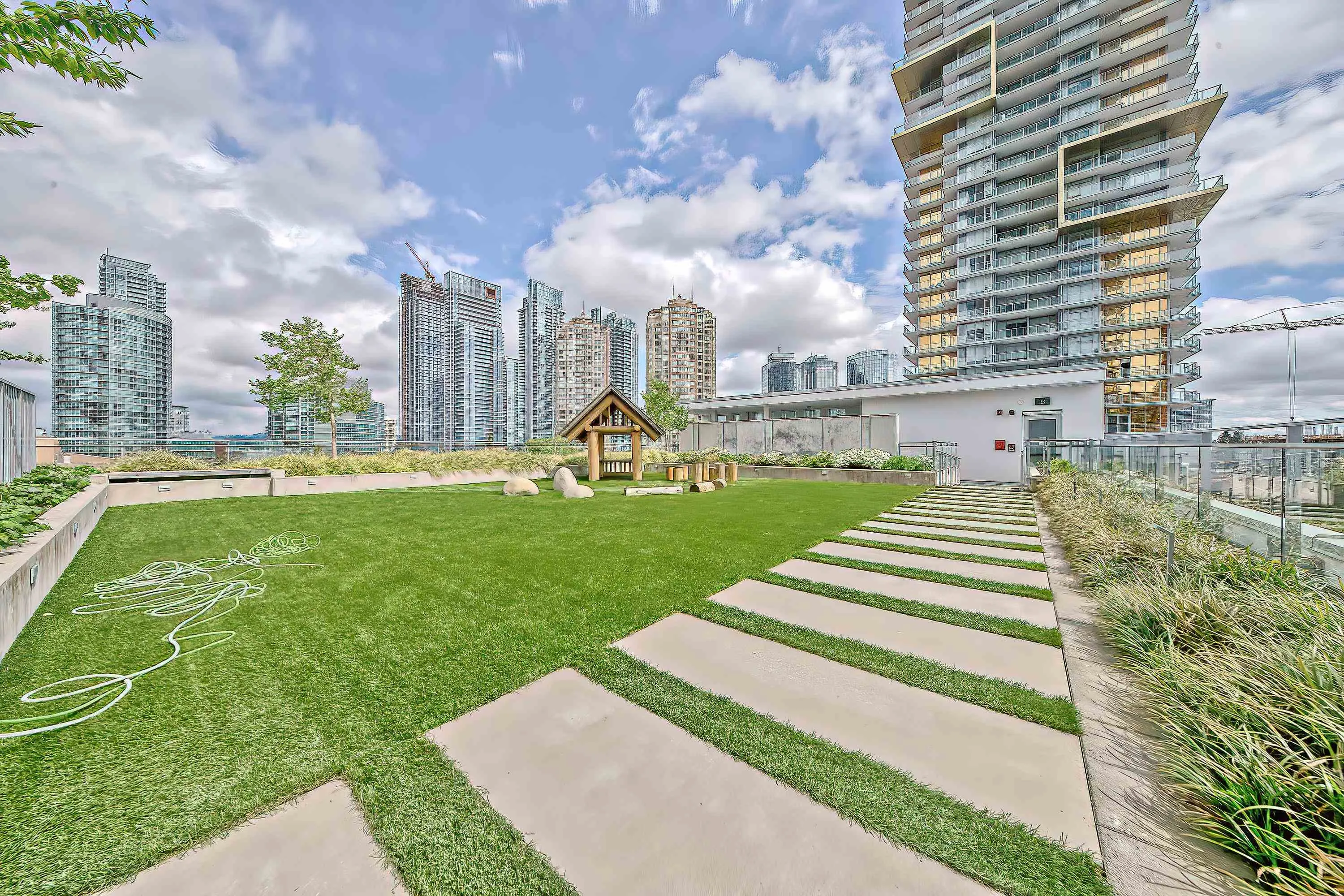 2703 4360 Beresford Street