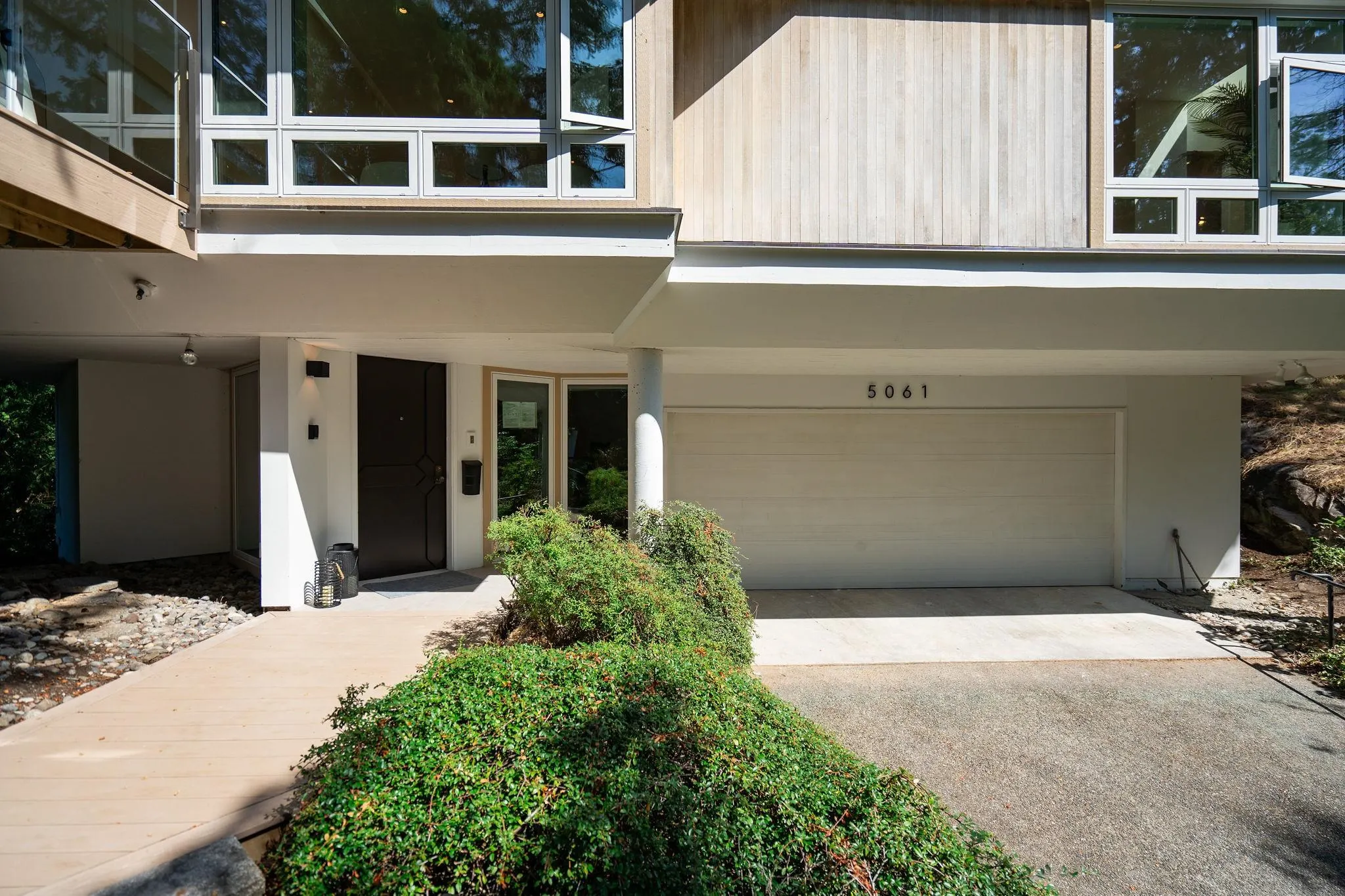 5061 Bear Lane