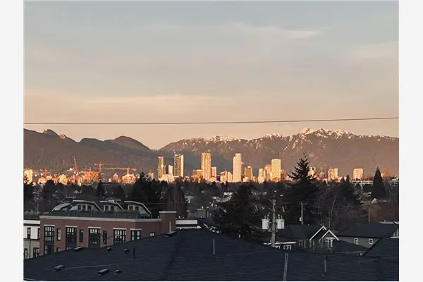 2863 W King Edward Avenue