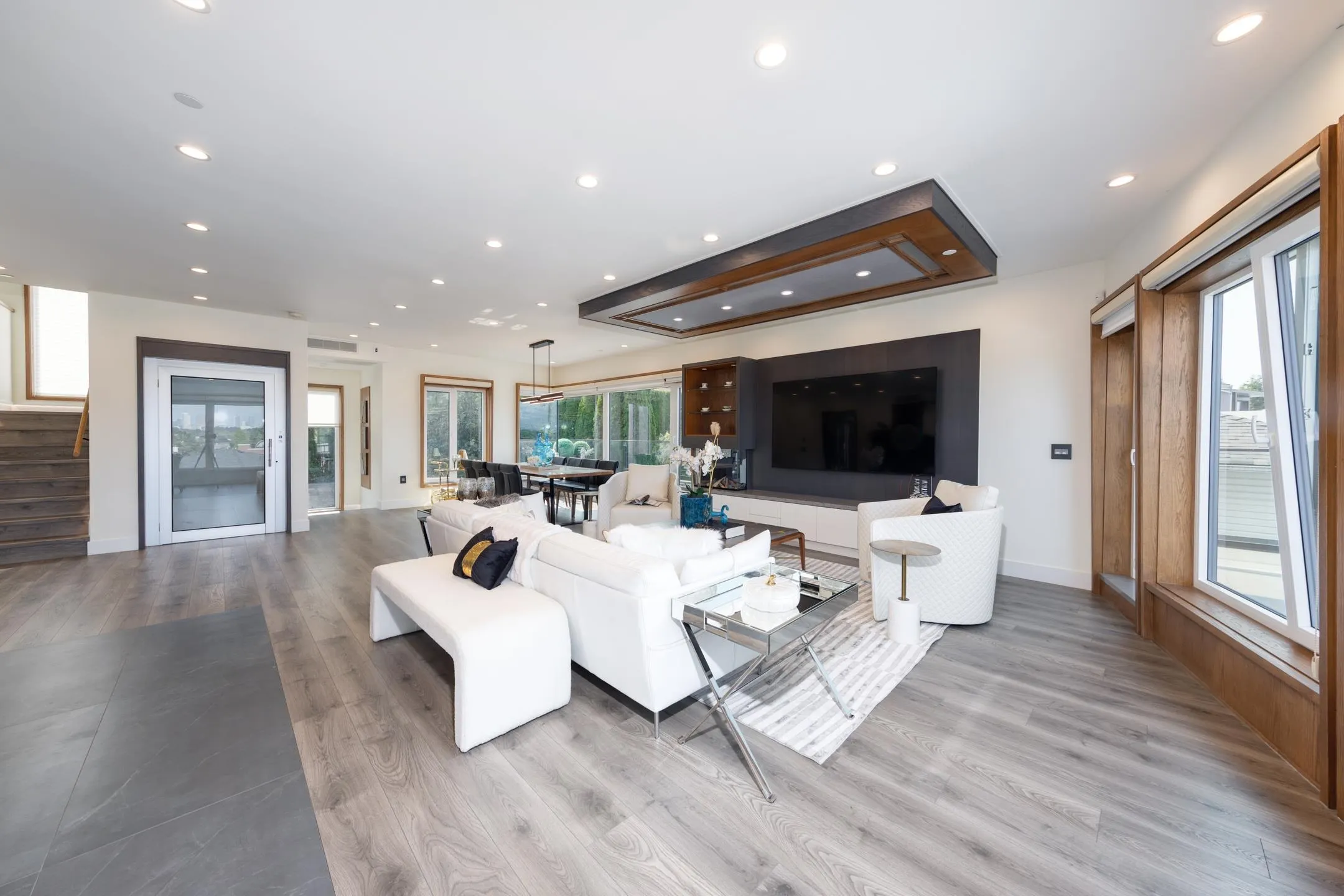 2863 W King Edward Avenue