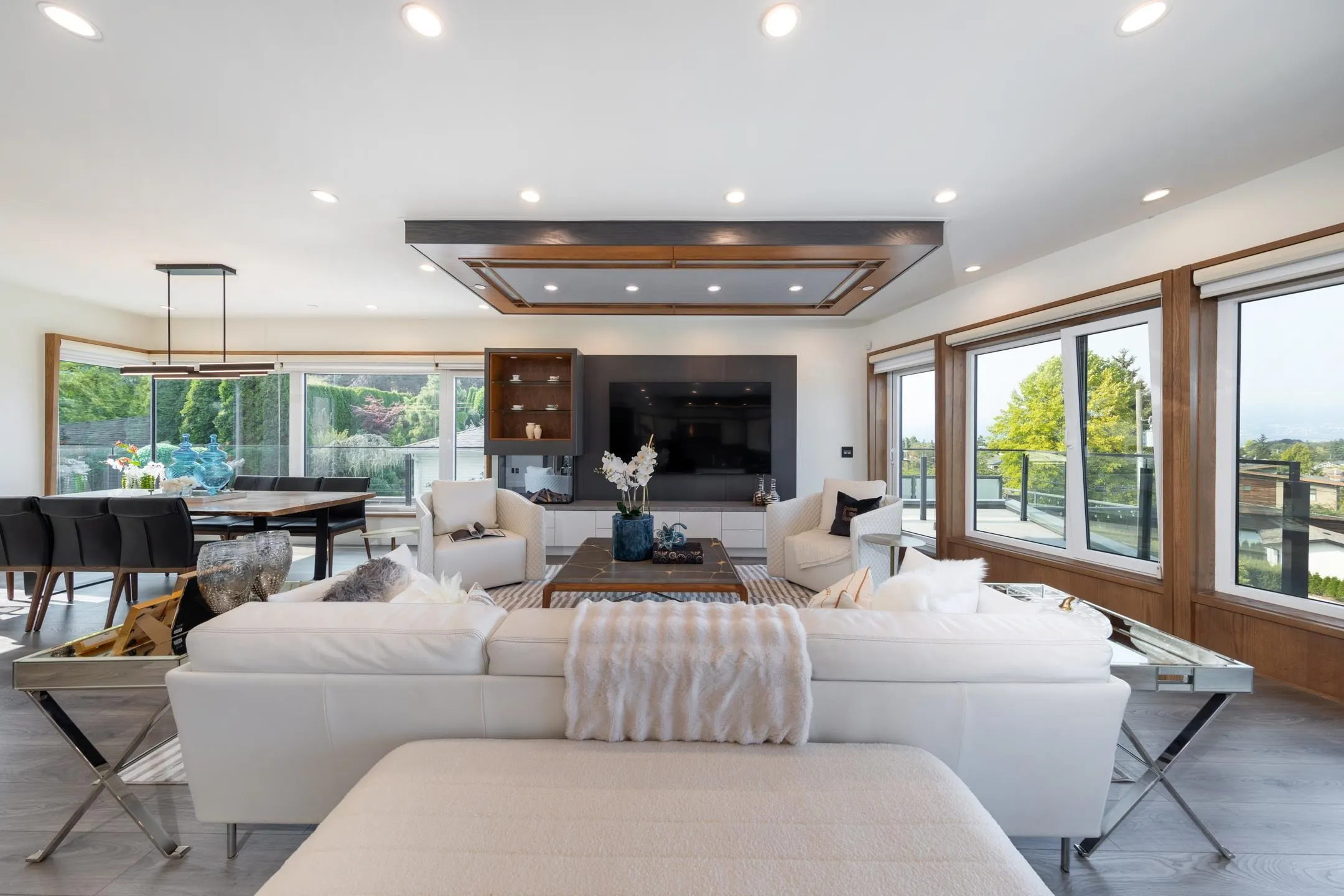 2863 W King Edward Avenue