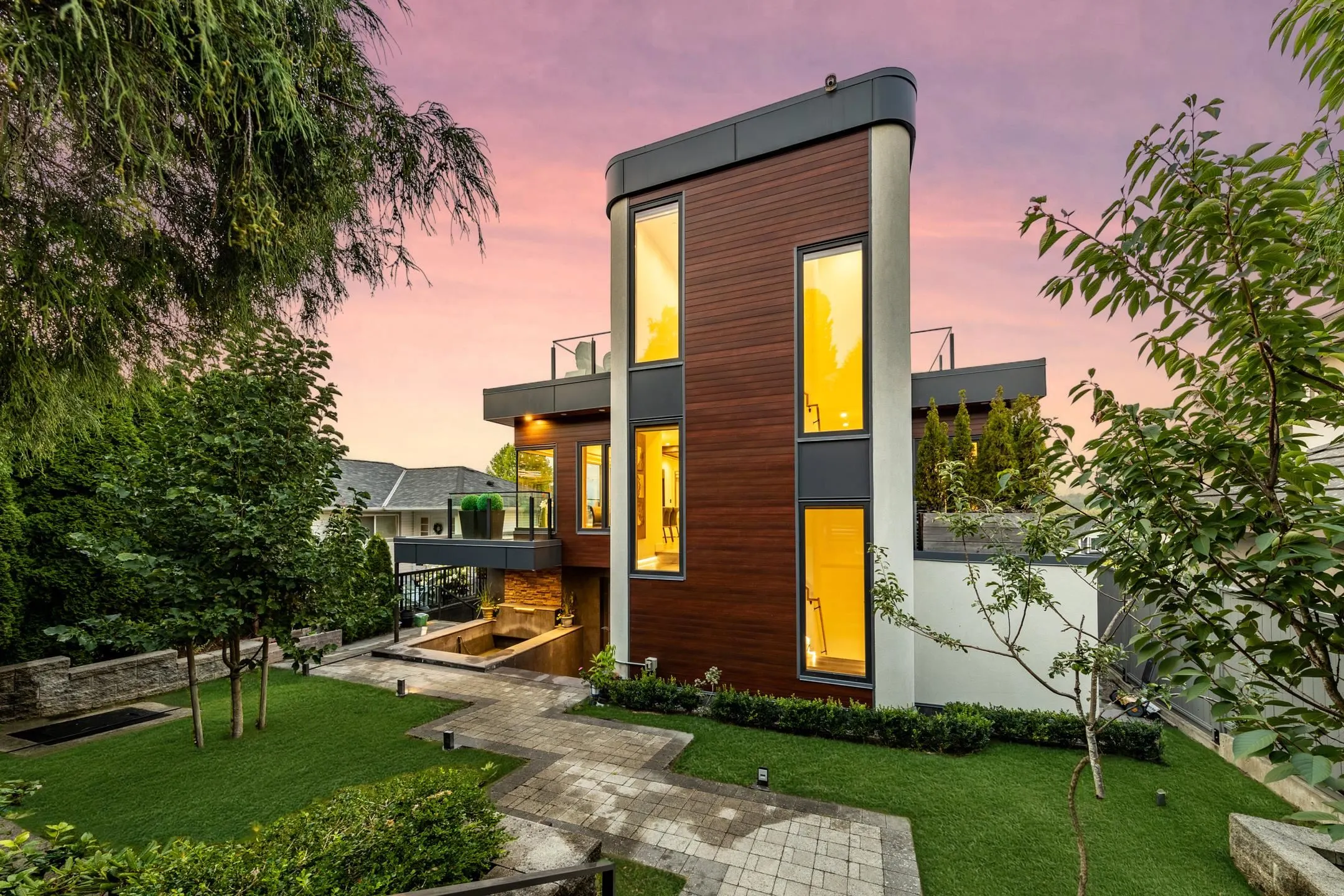 2863 W King Edward Avenue