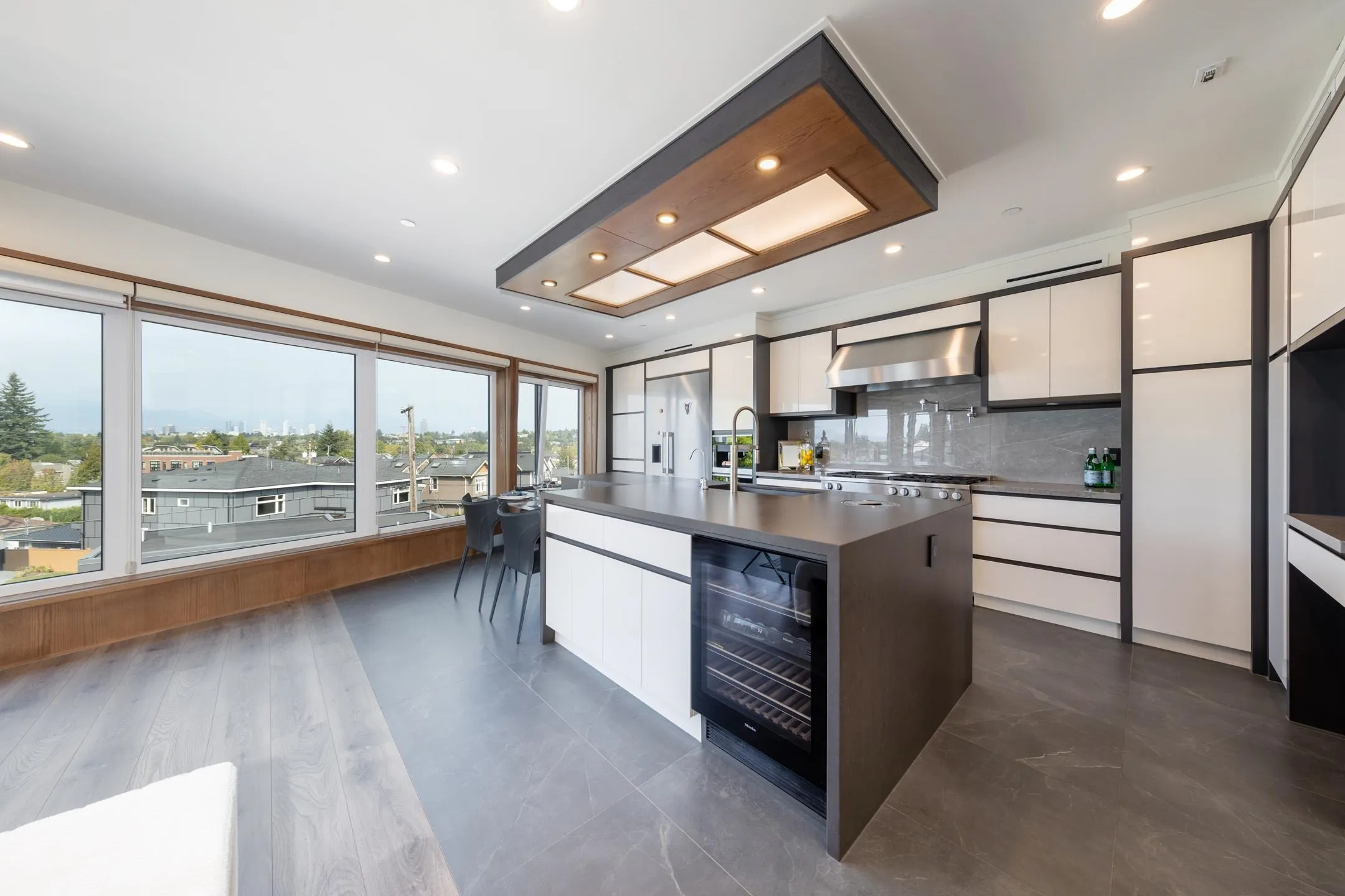 2863 W King Edward Avenue