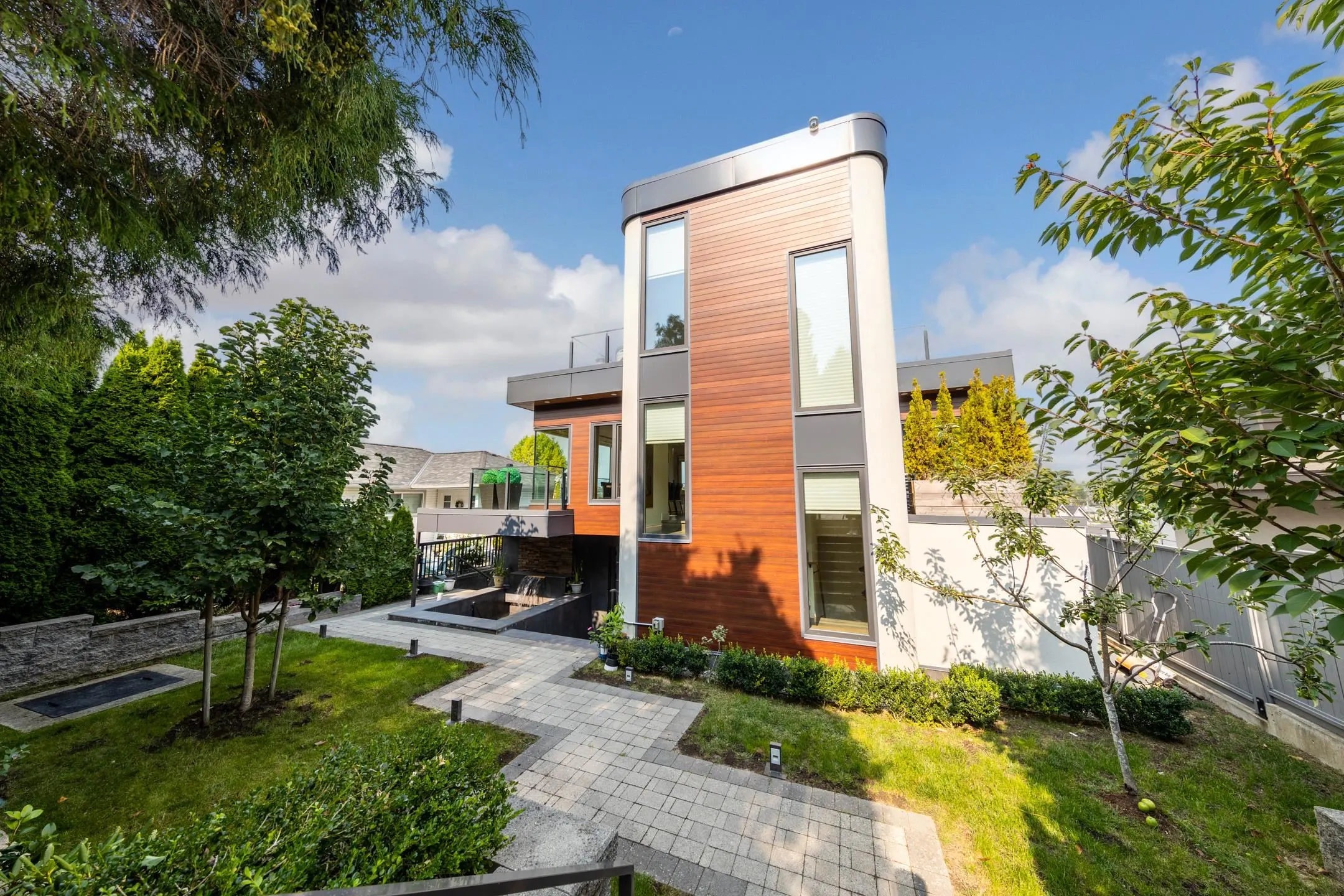 2863 W King Edward Avenue