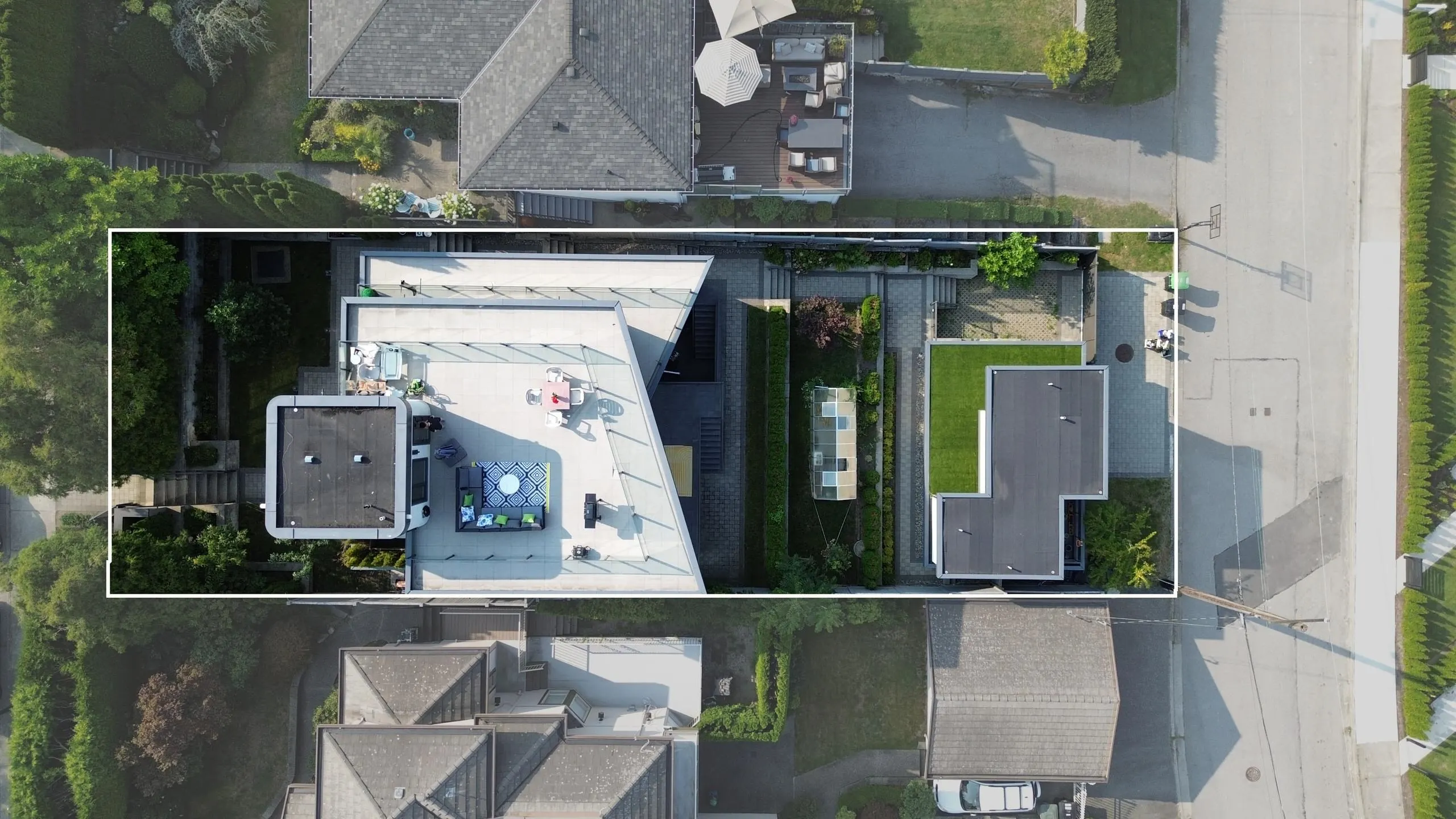 2863 W King Edward Avenue