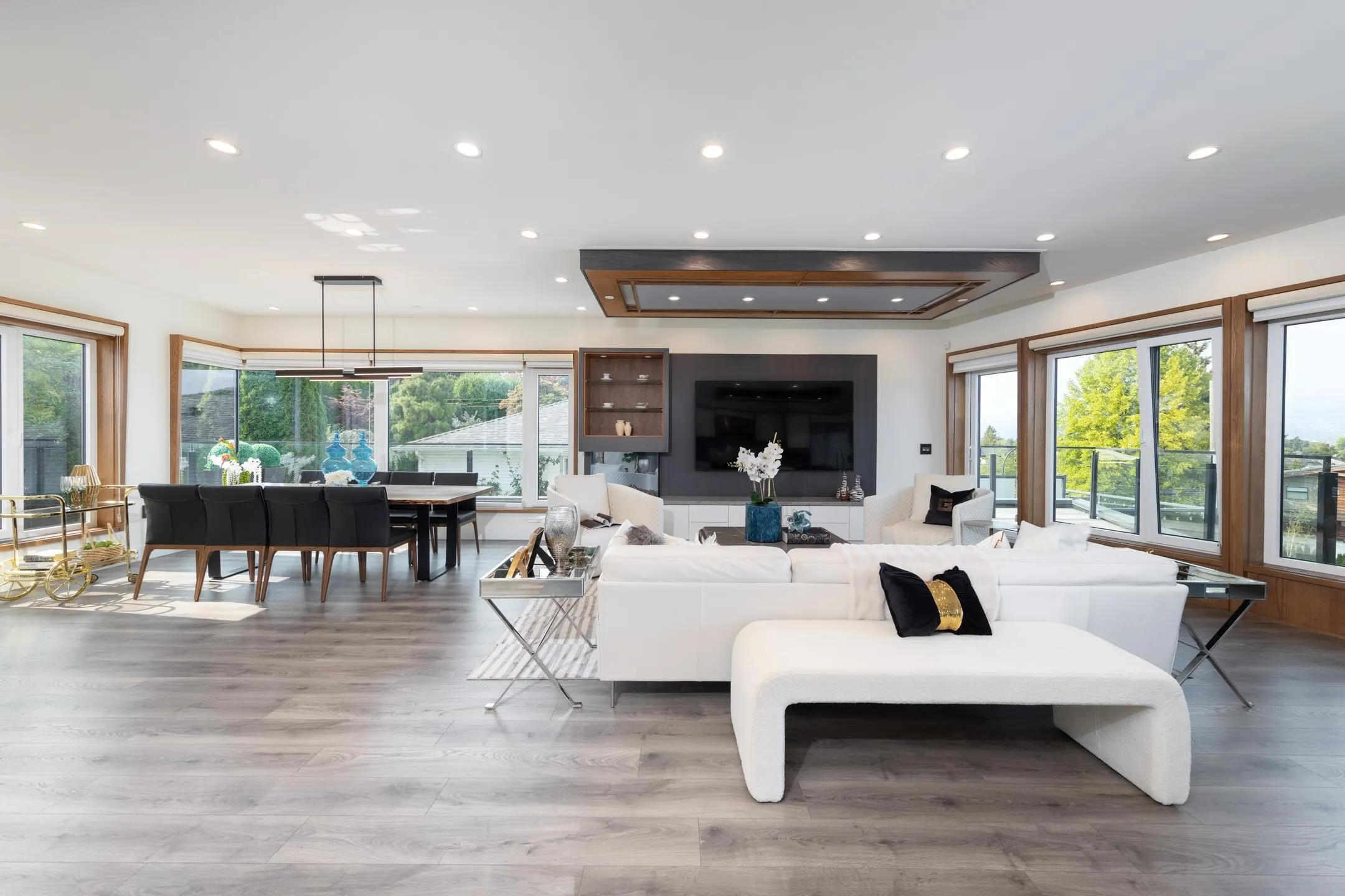 2863 W King Edward Avenue