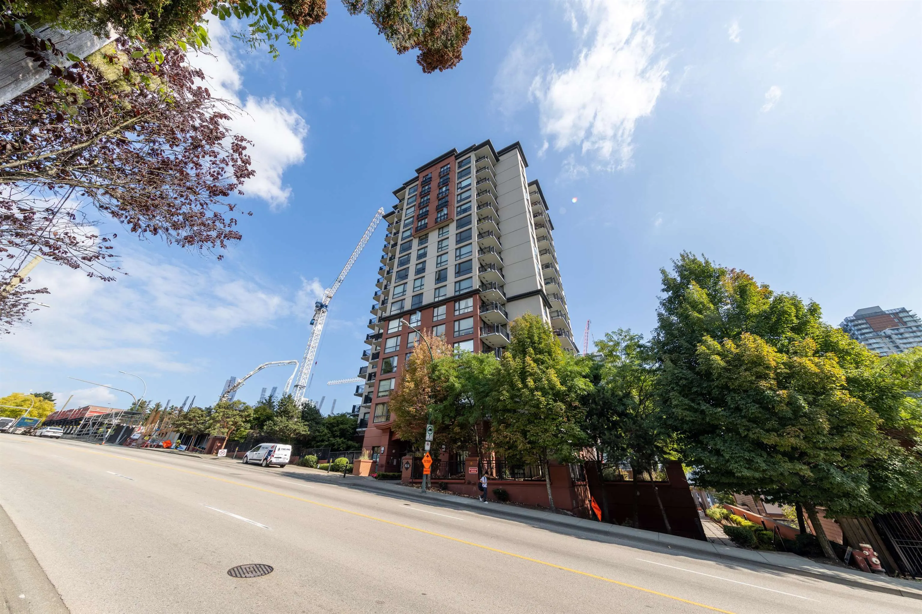 1205 814 Royal Avenue