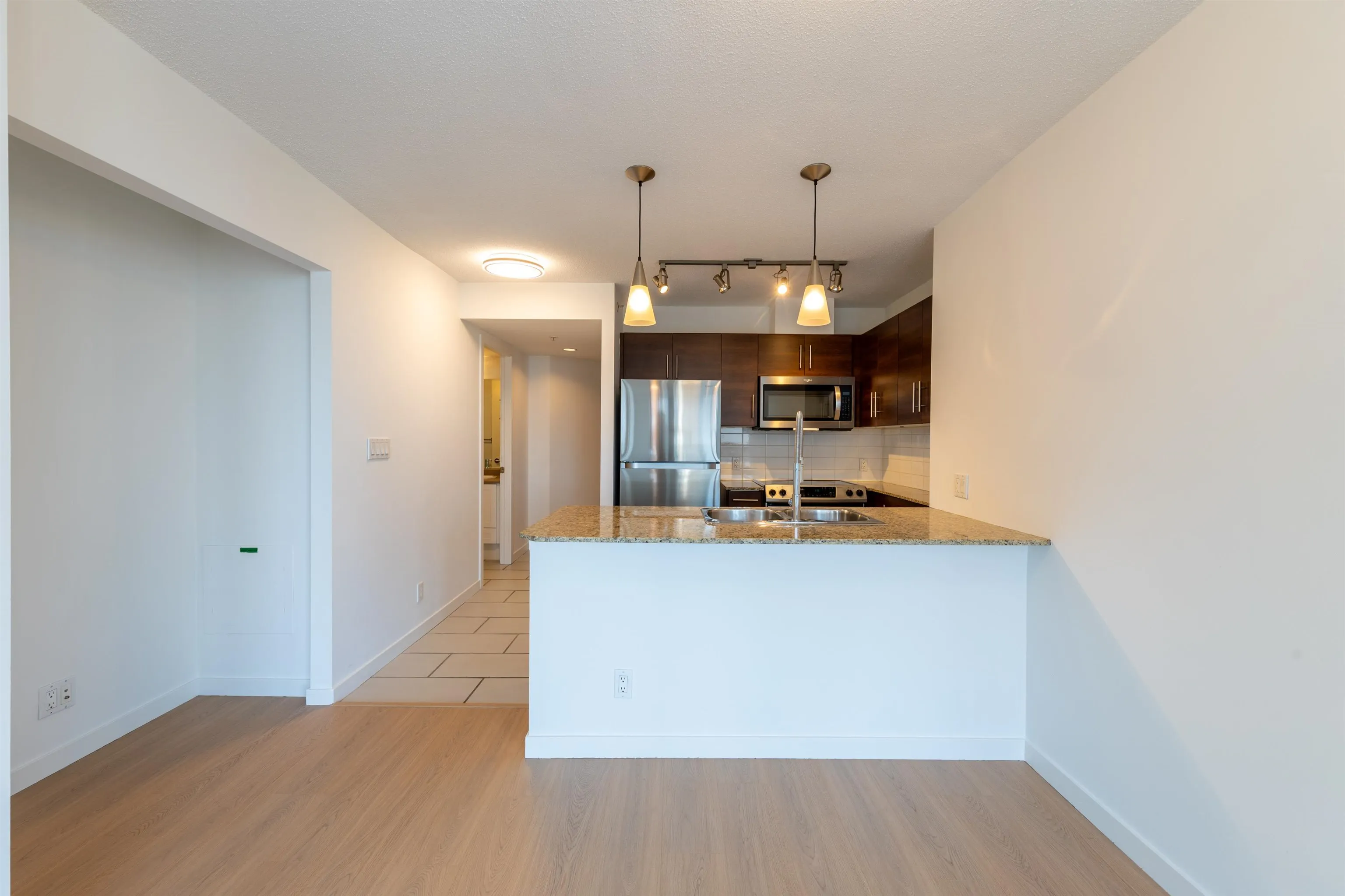 1205 814 Royal Avenue