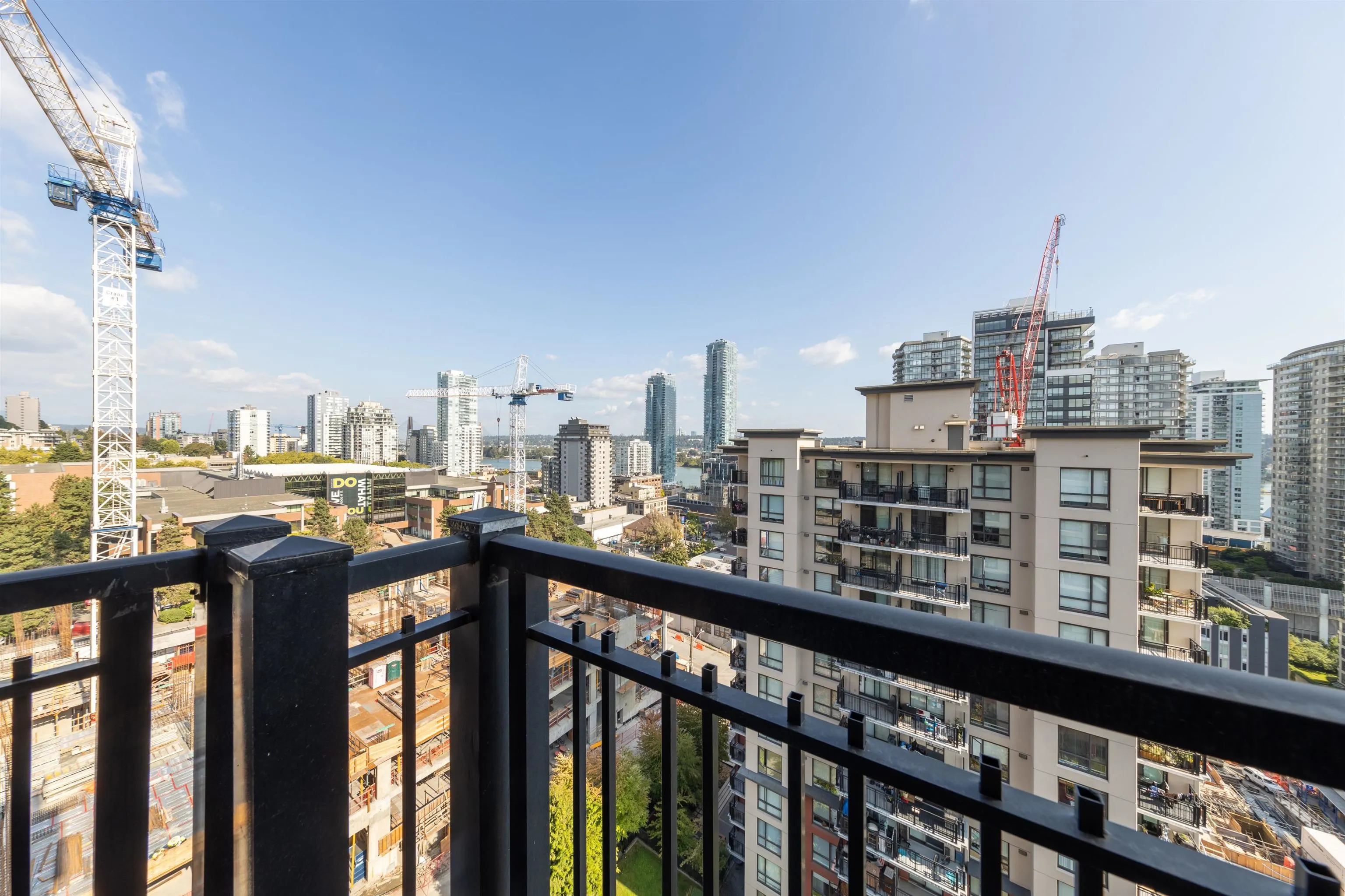 1205 814 Royal Avenue