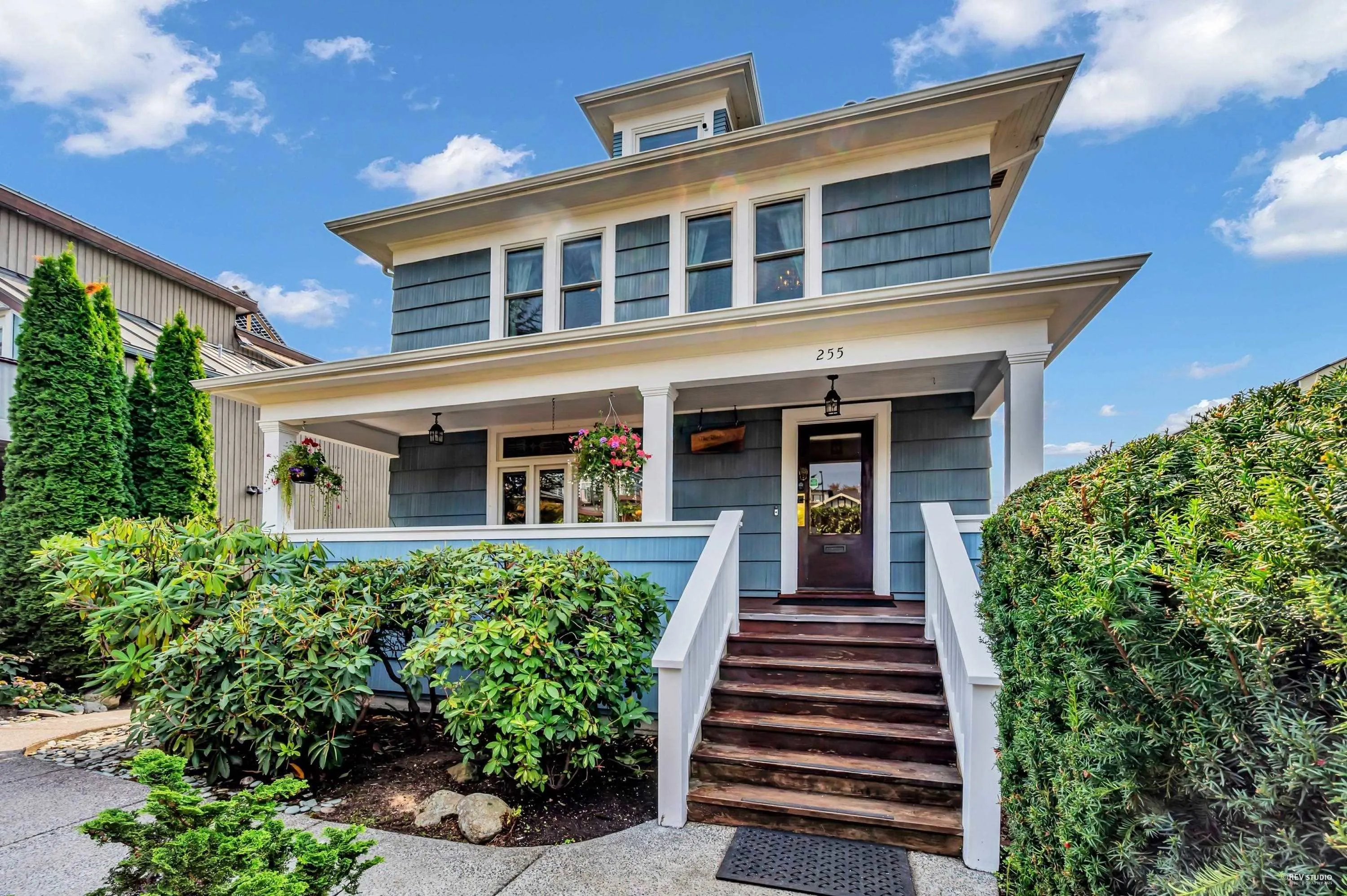 255 W 6th Street