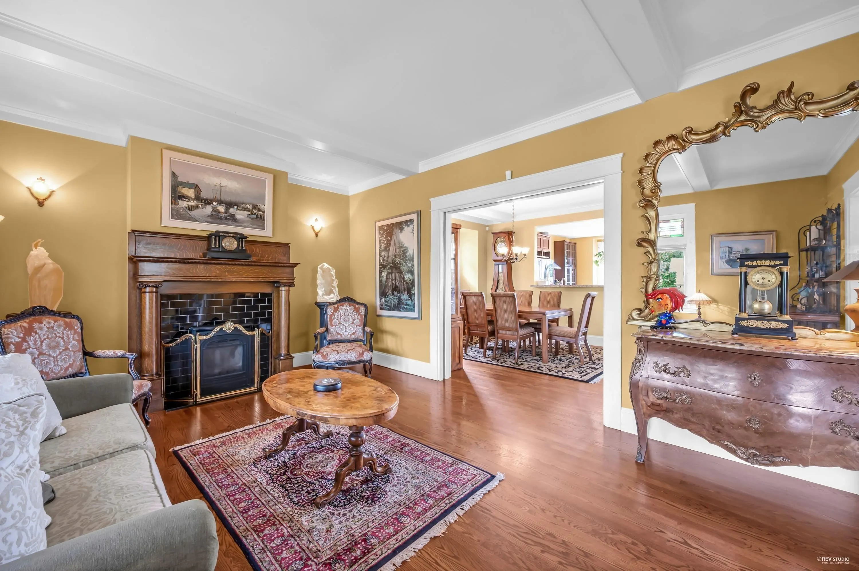 255 W 6th Street