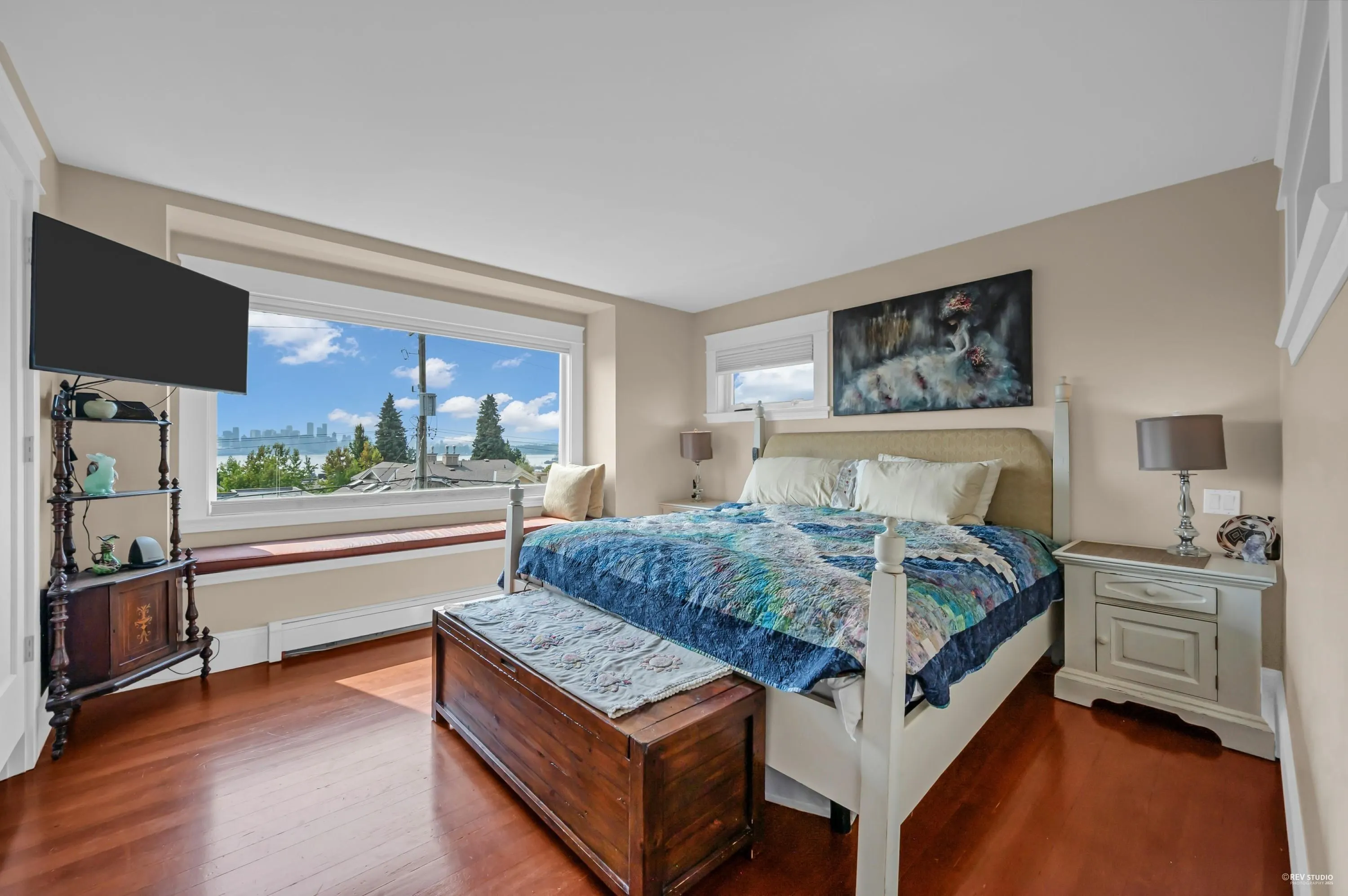 255 W 6th Street
