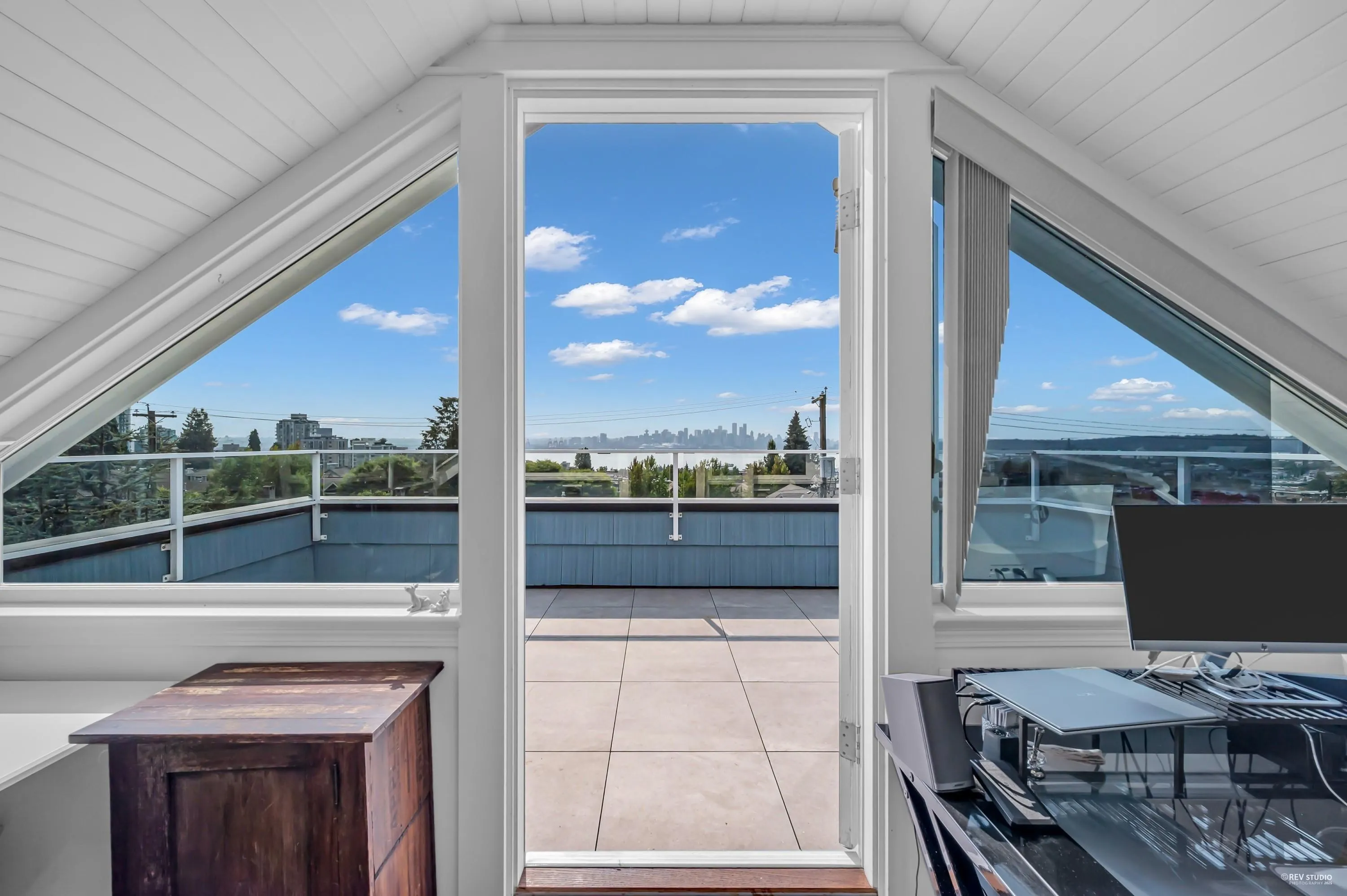 255 W 6th Street