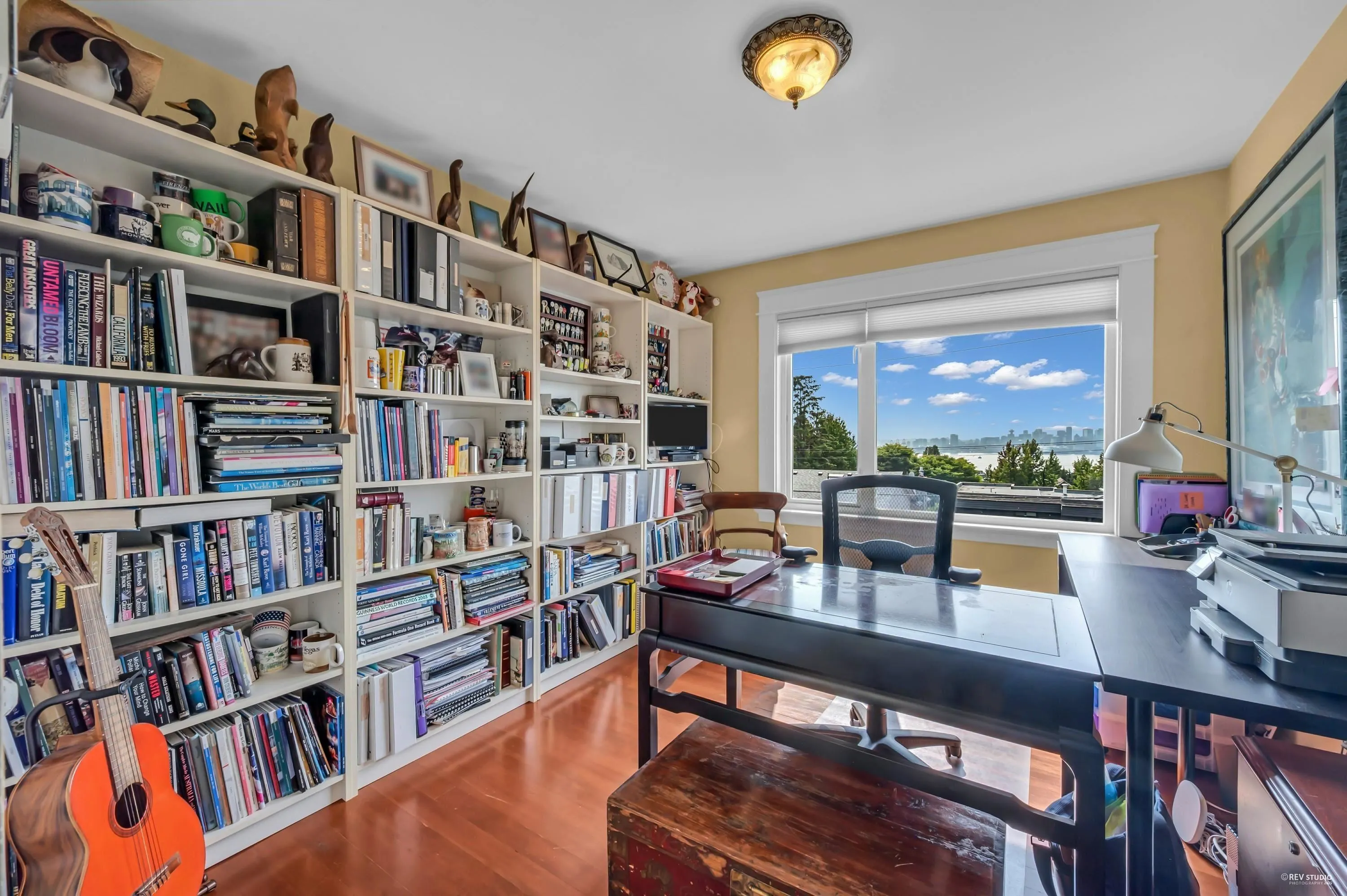 255 W 6th Street