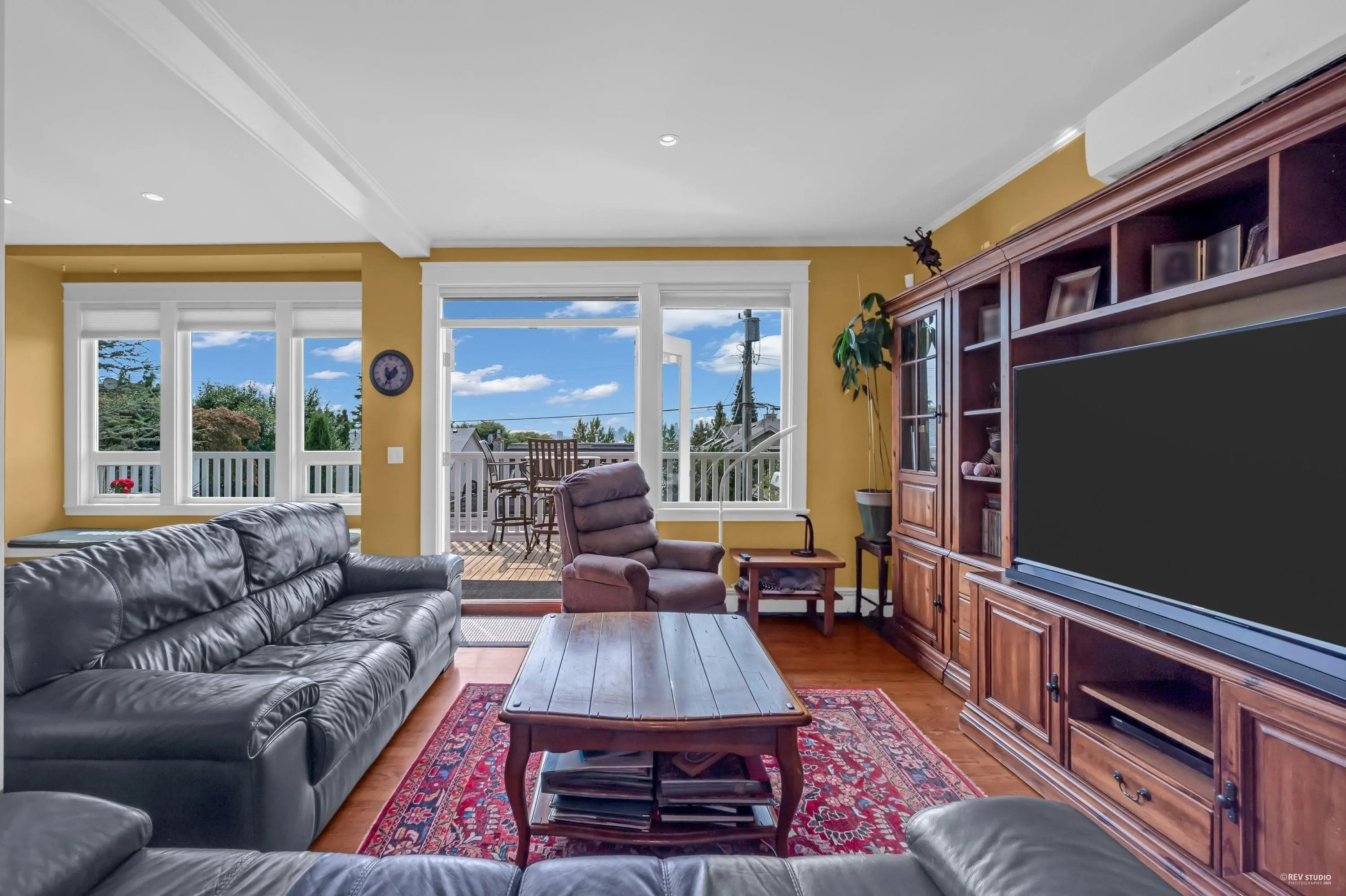 255 W 6th Street