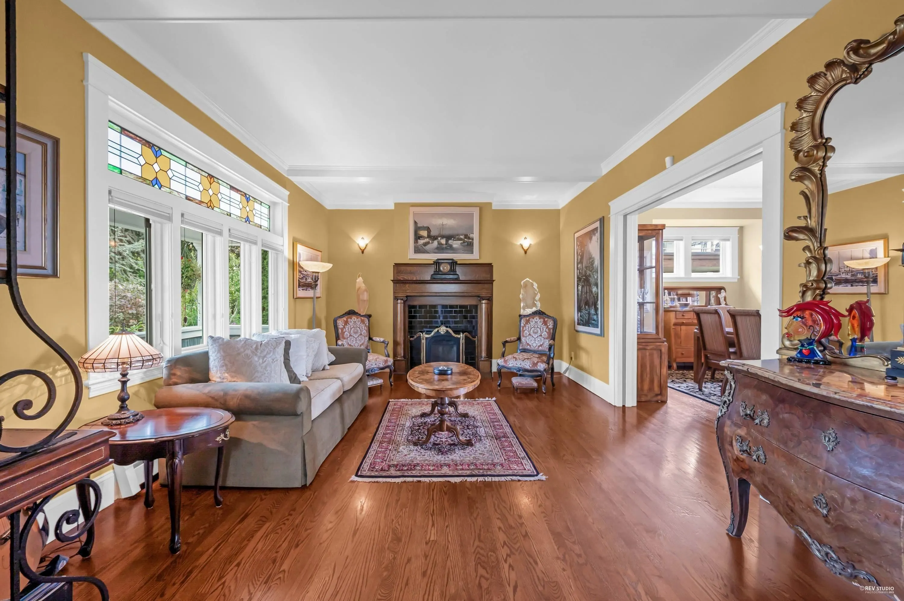 255 W 6th Street