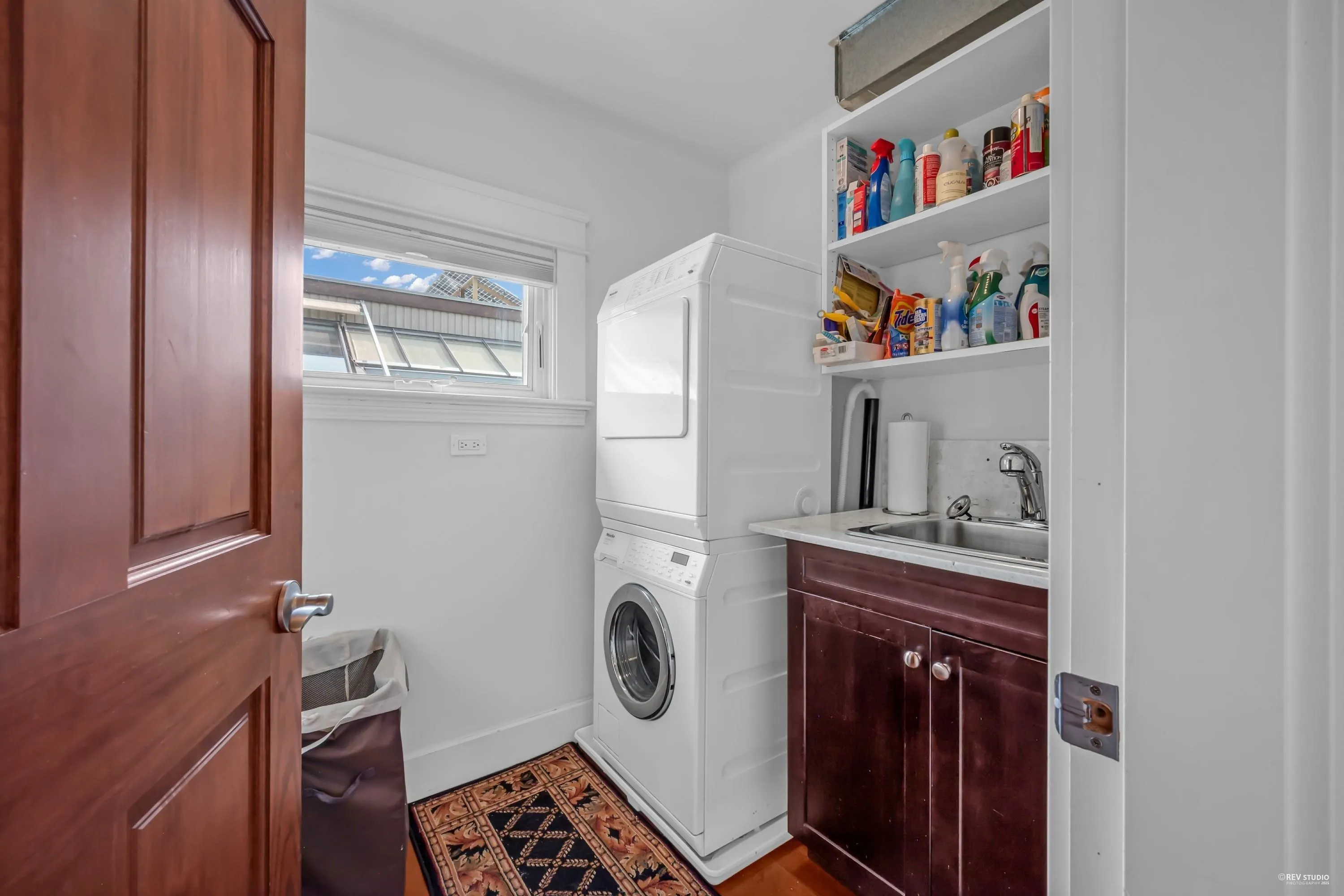 255 W 6th Street