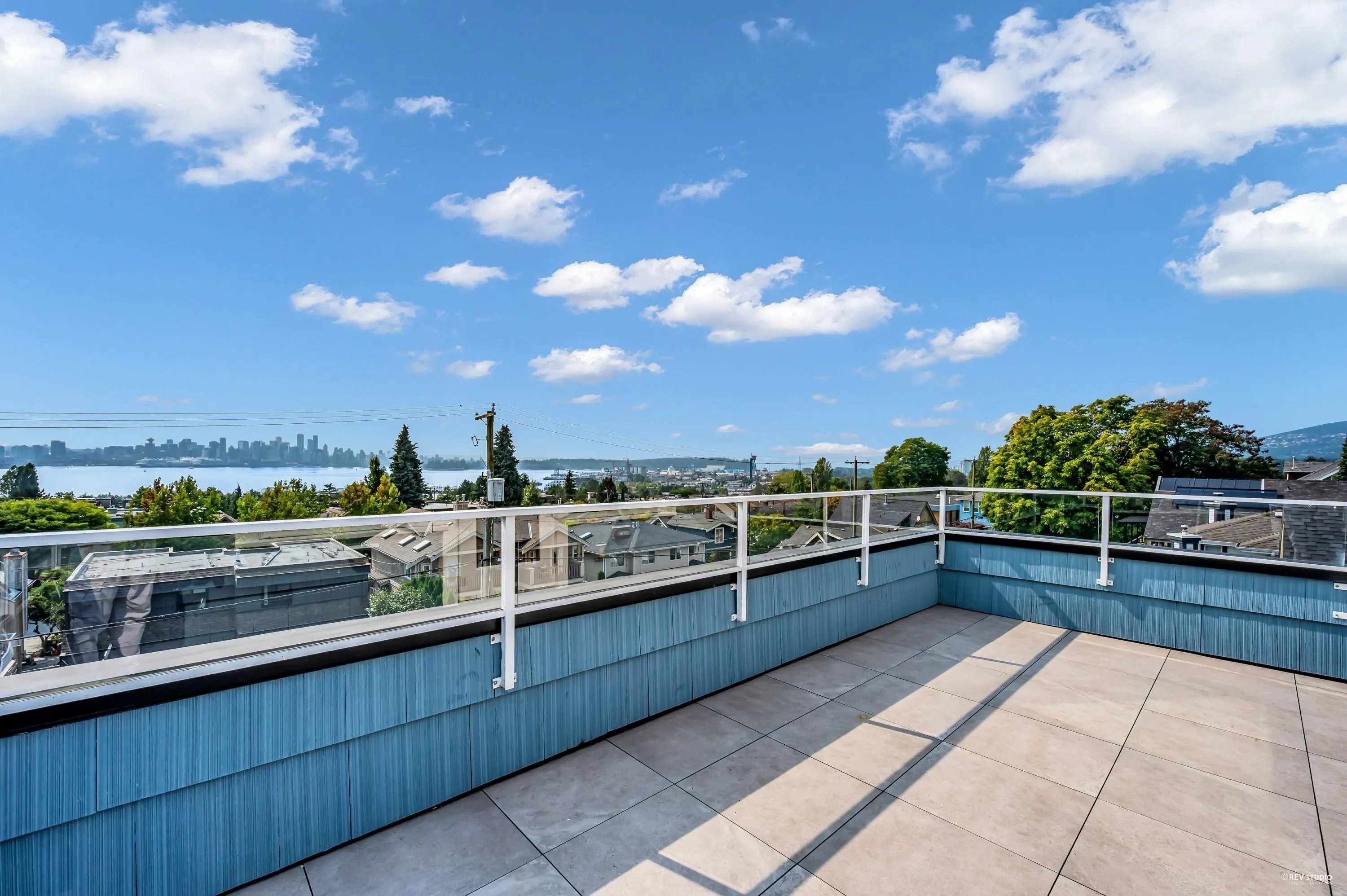 255 W 6th Street