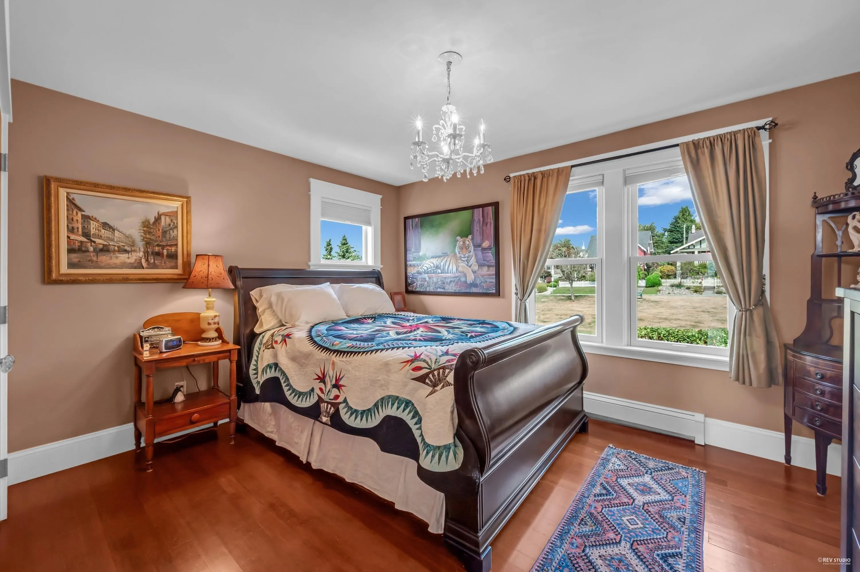 255 W 6th Street