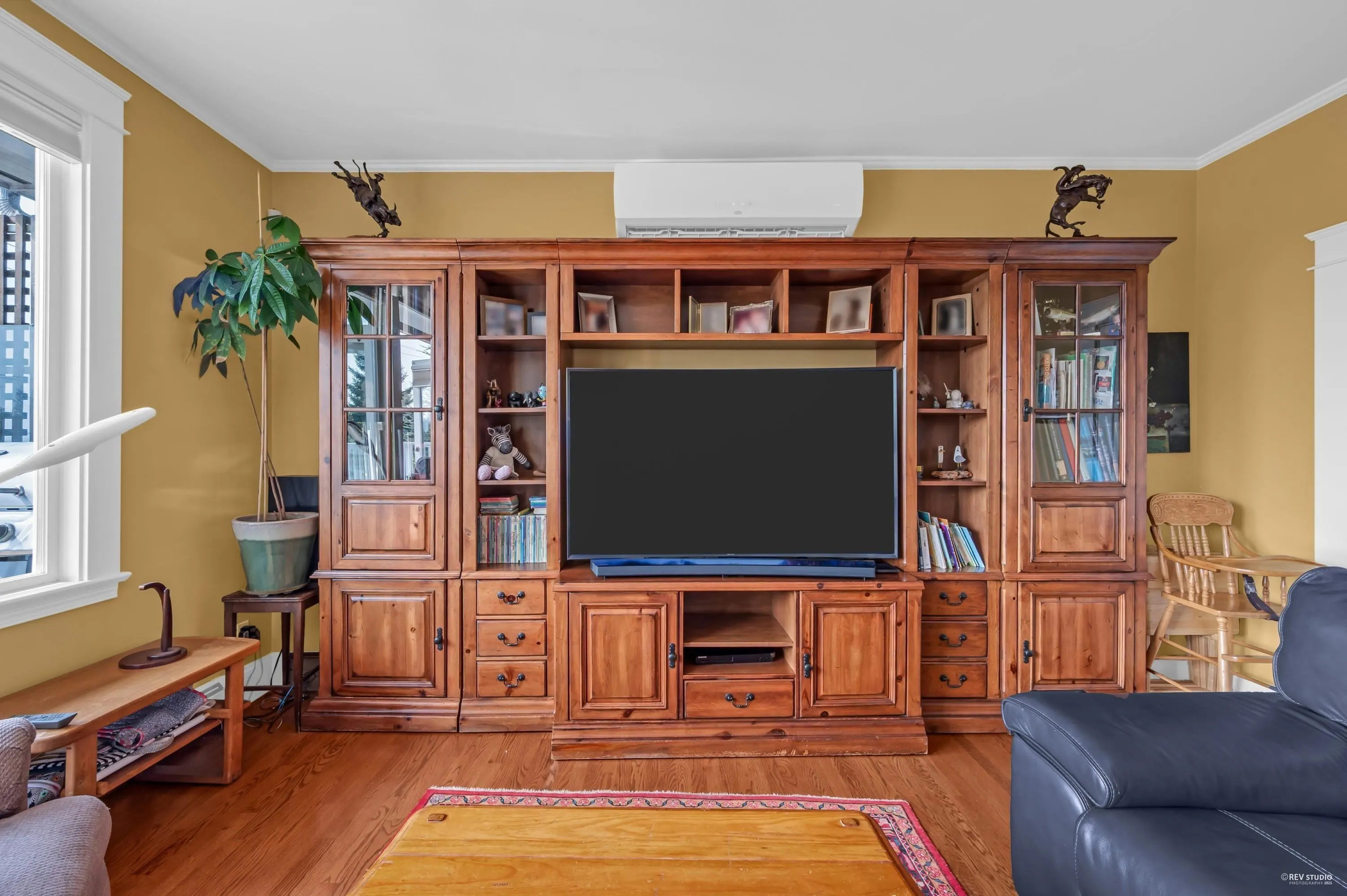 255 W 6th Street