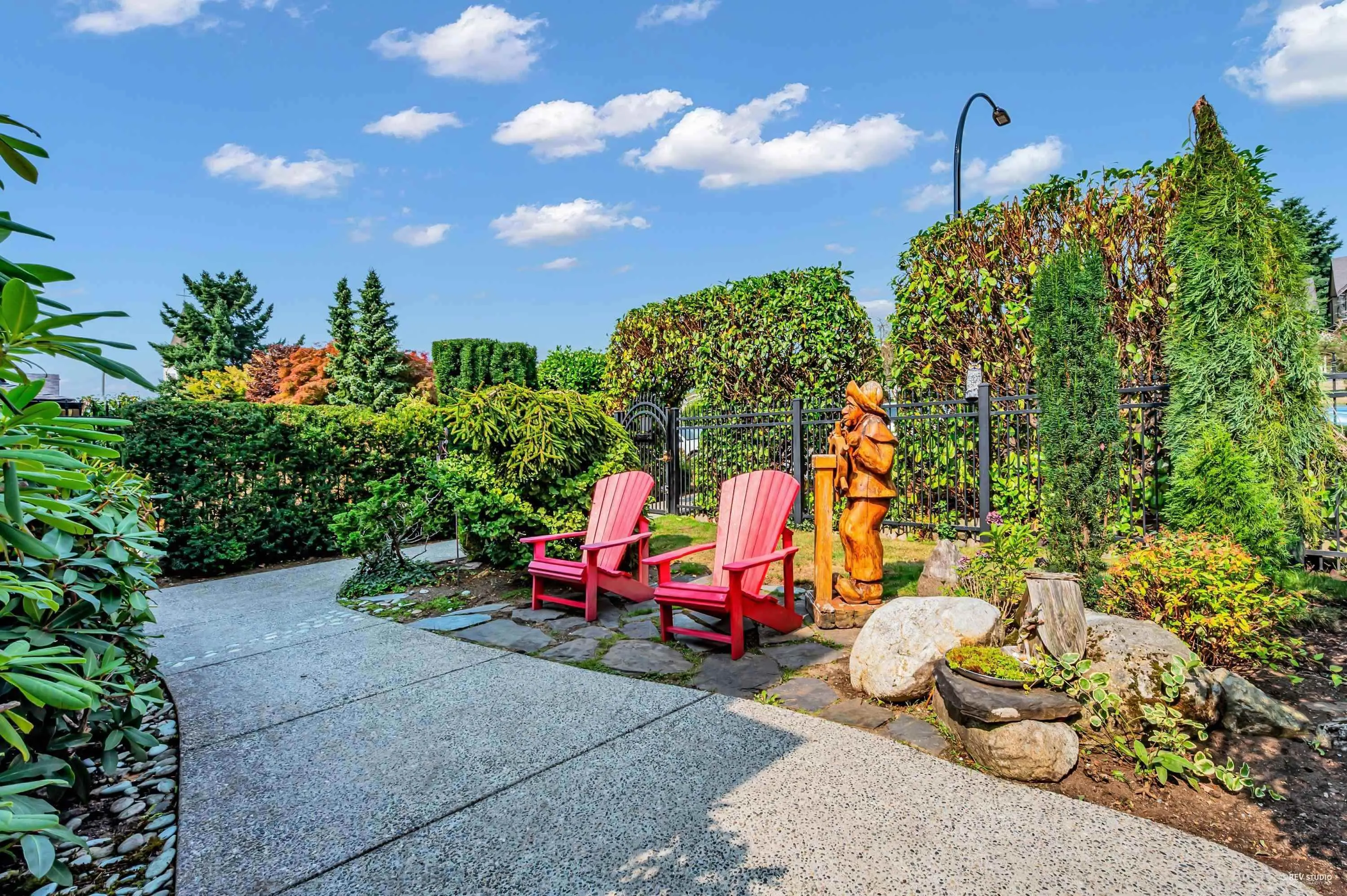 255 W 6th Street