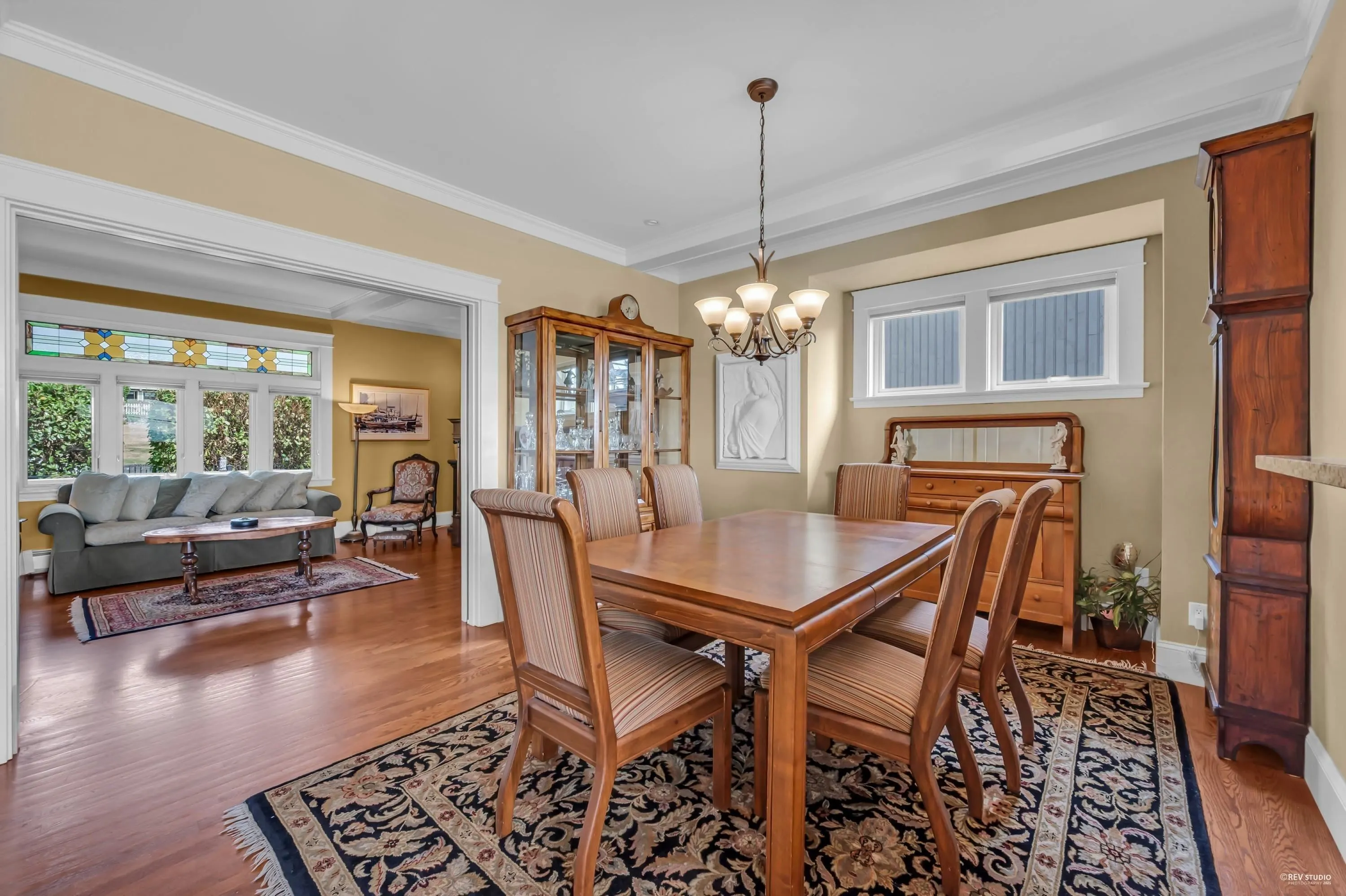 255 W 6th Street
