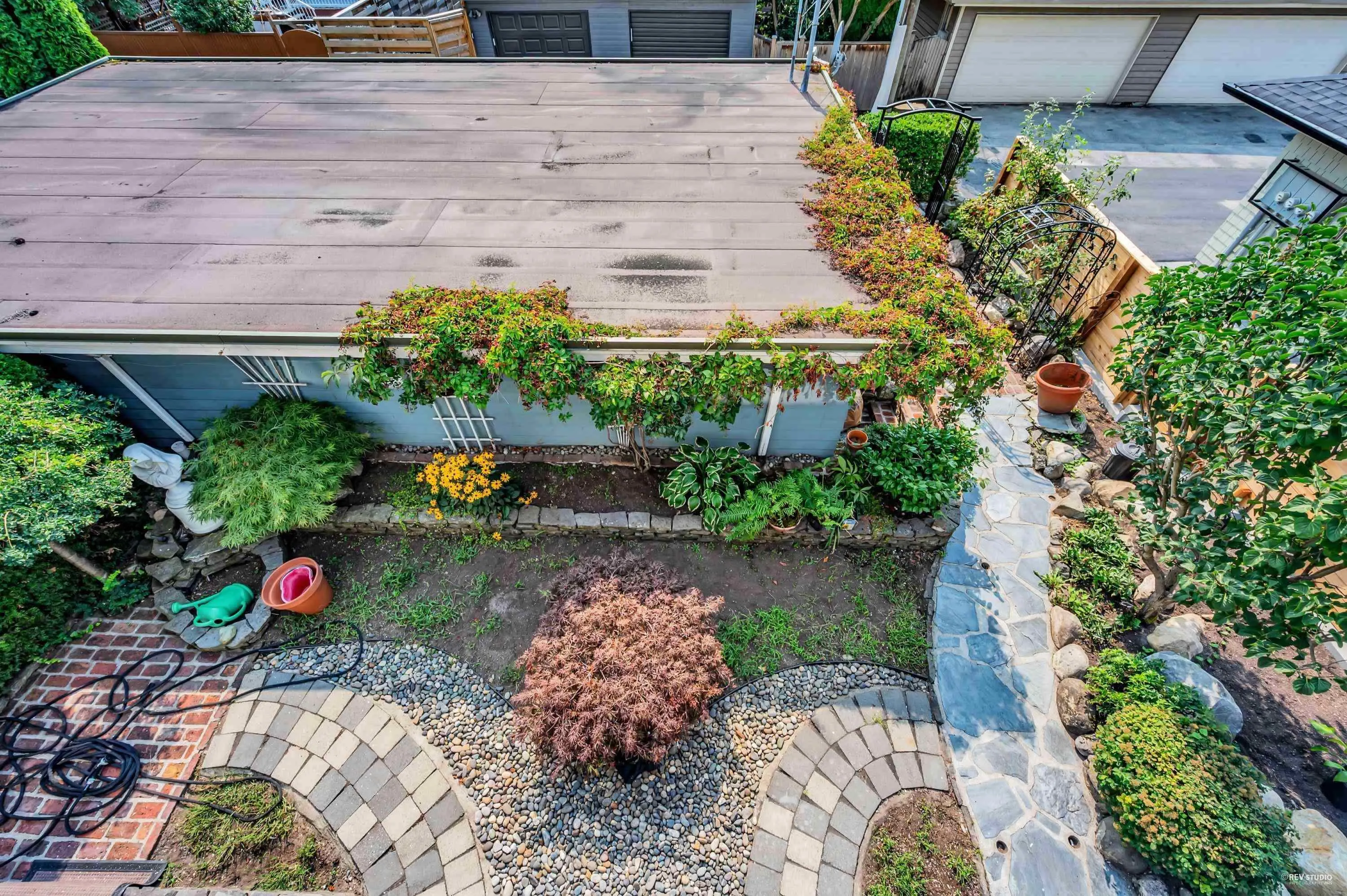 255 W 6th Street