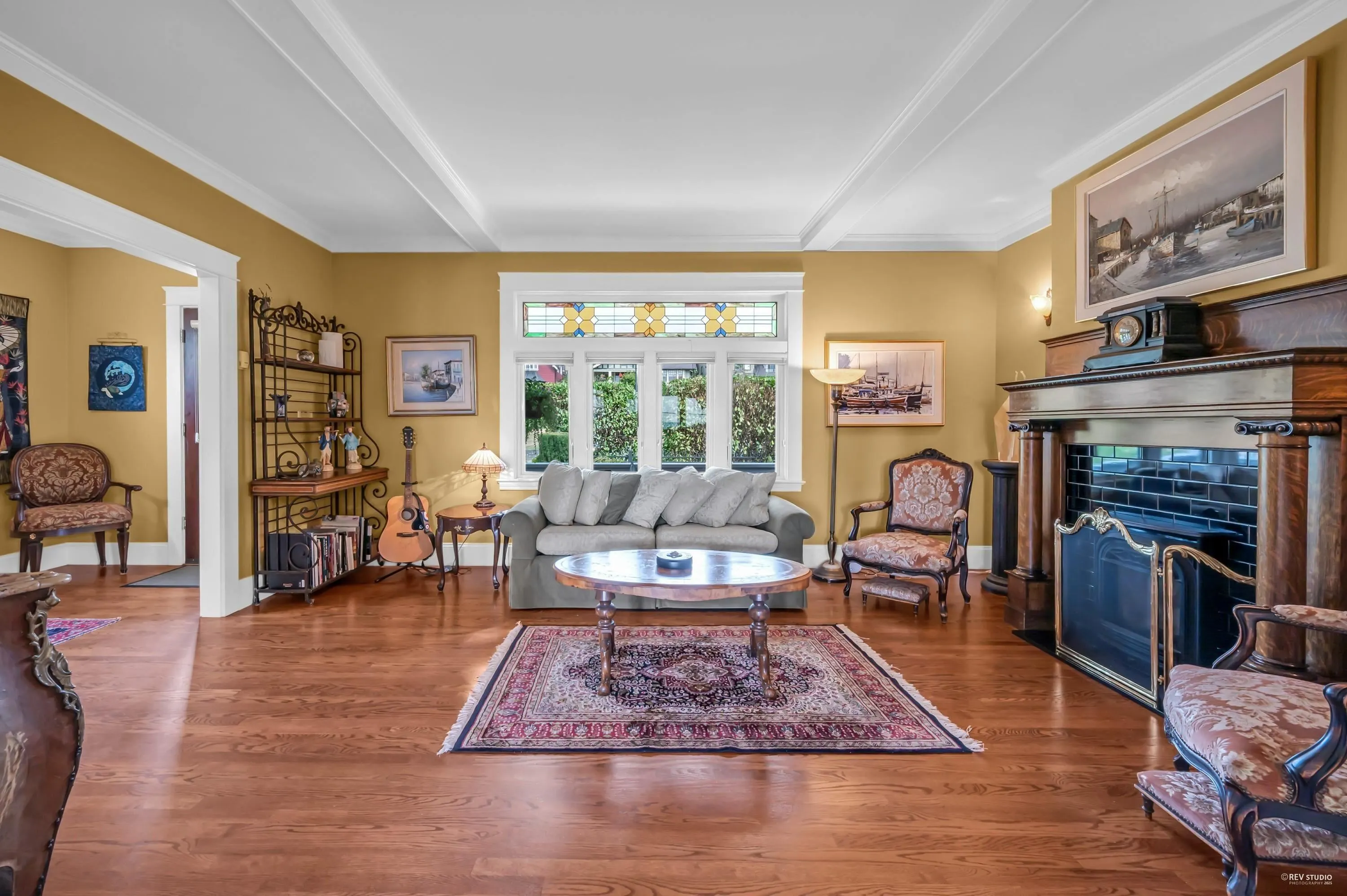 255 W 6th Street