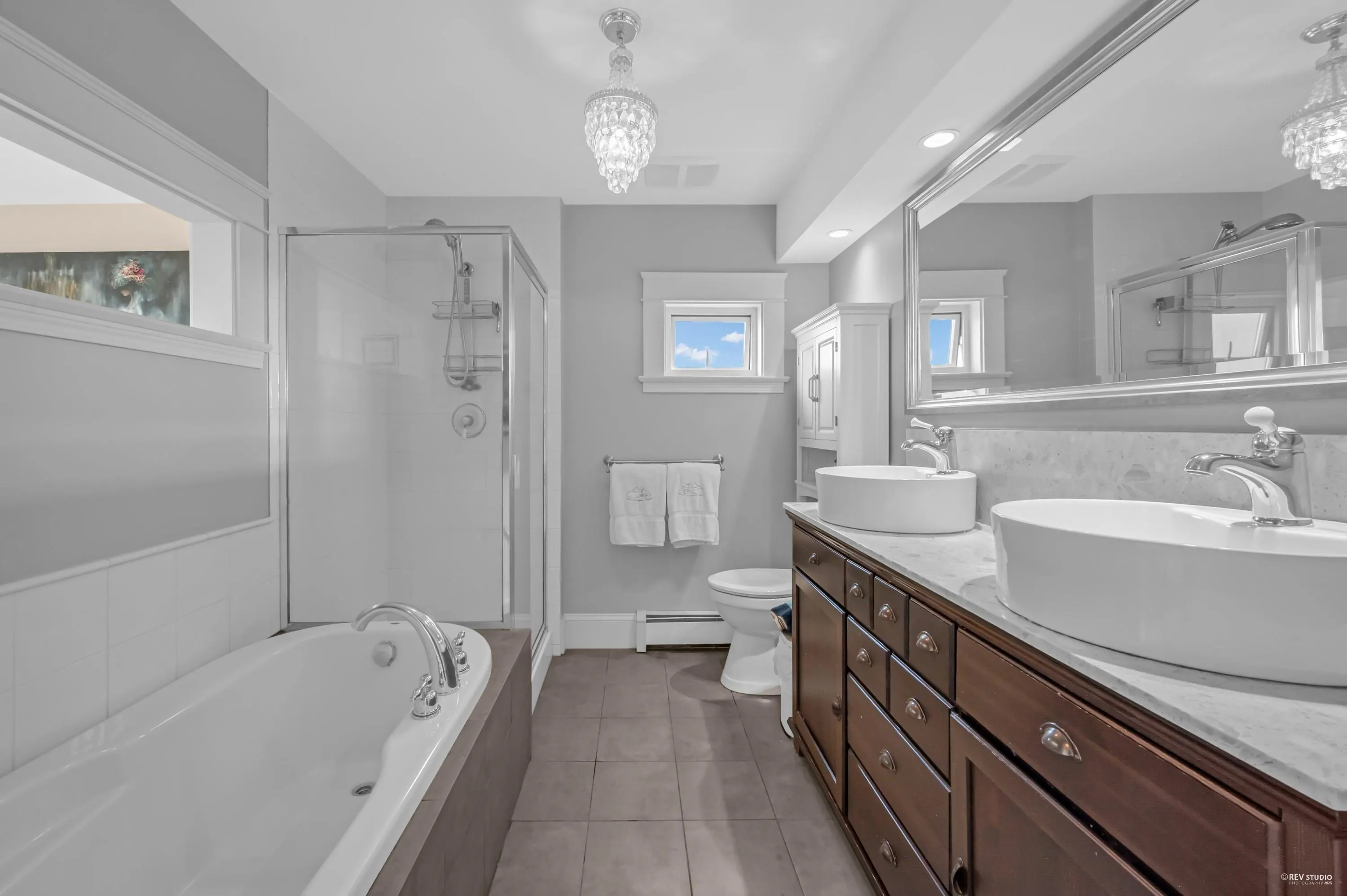 255 W 6th Street
