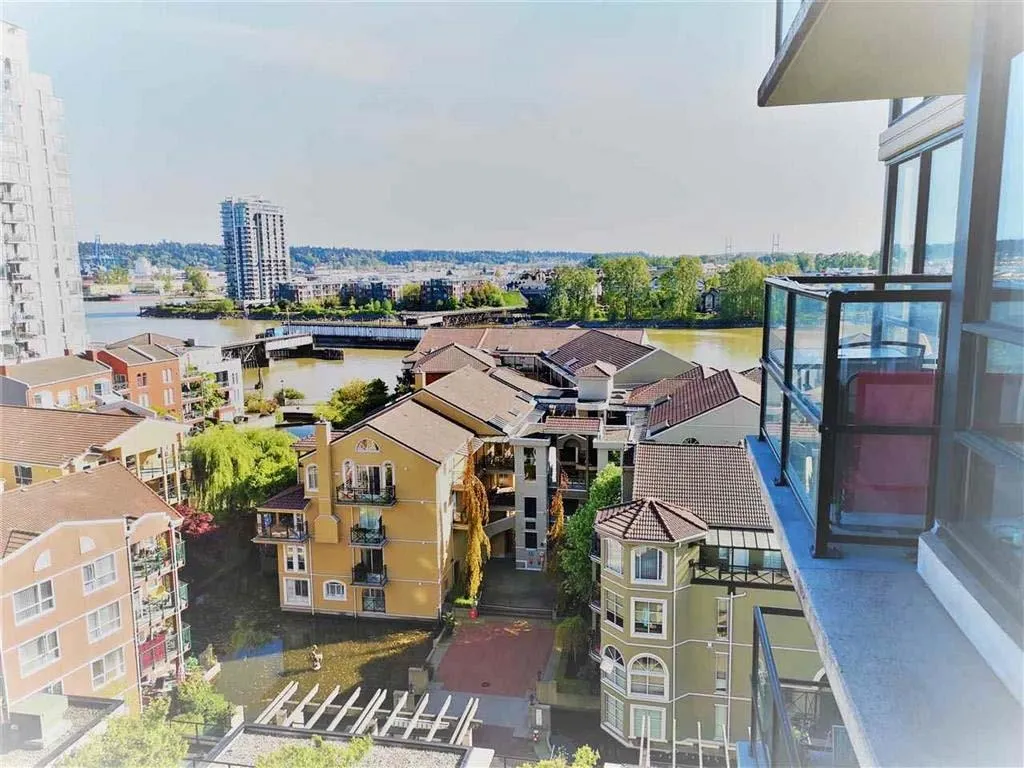1002 1 Renaissance Square