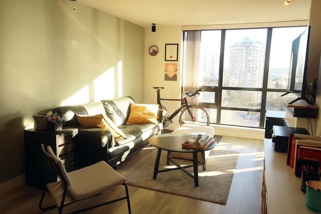 1002 1 Renaissance Square