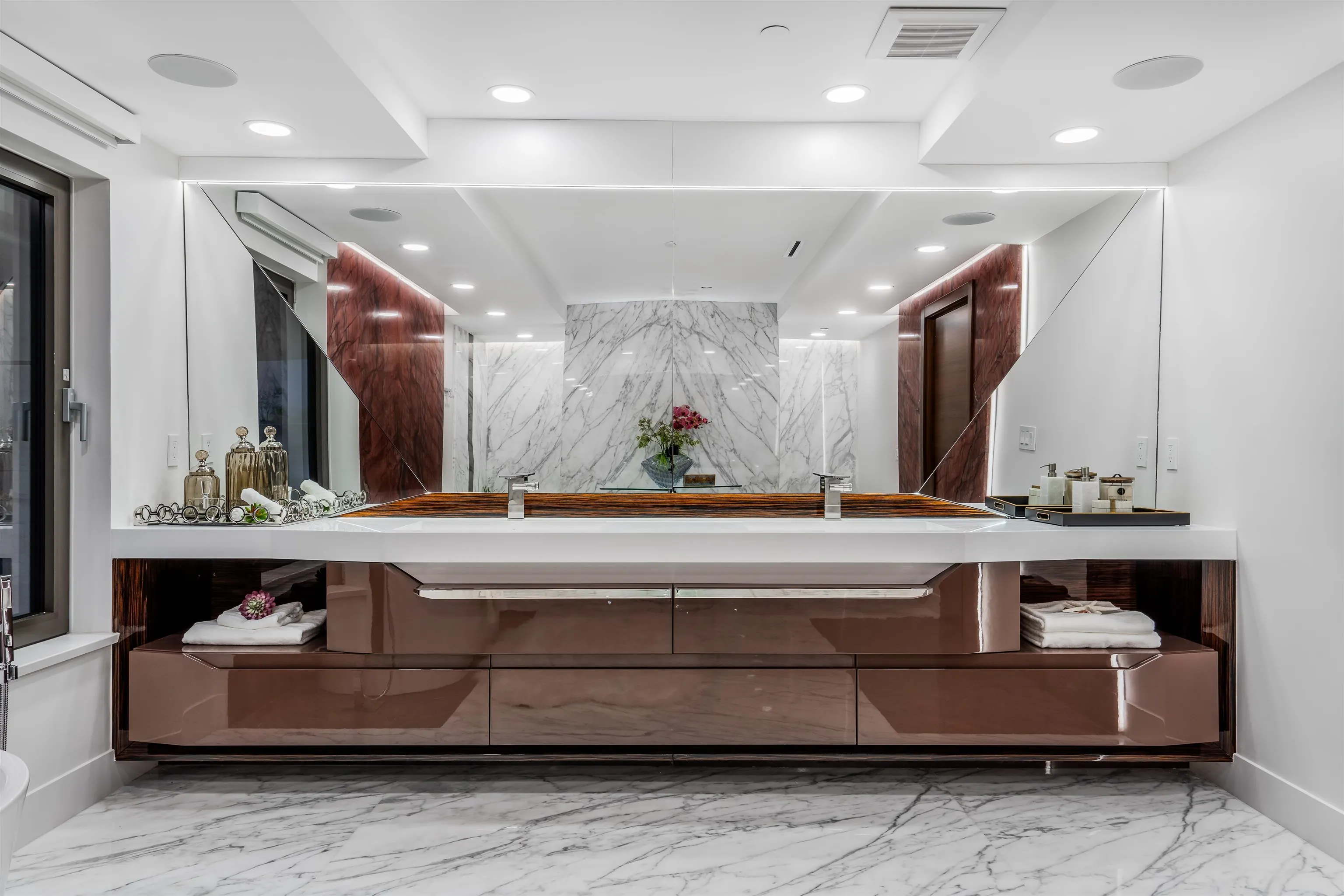 1123 Crestline Road