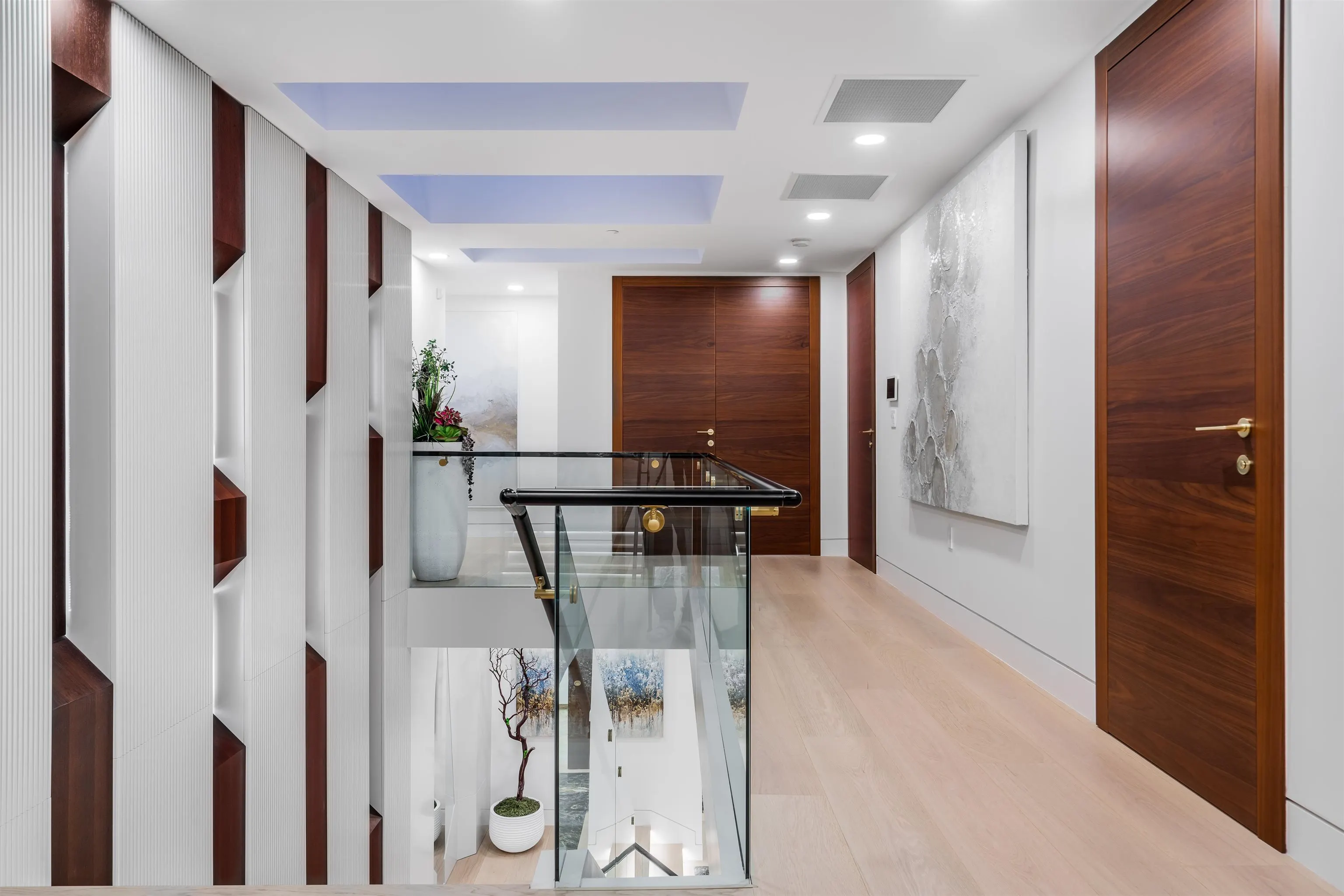 1123 Crestline Road