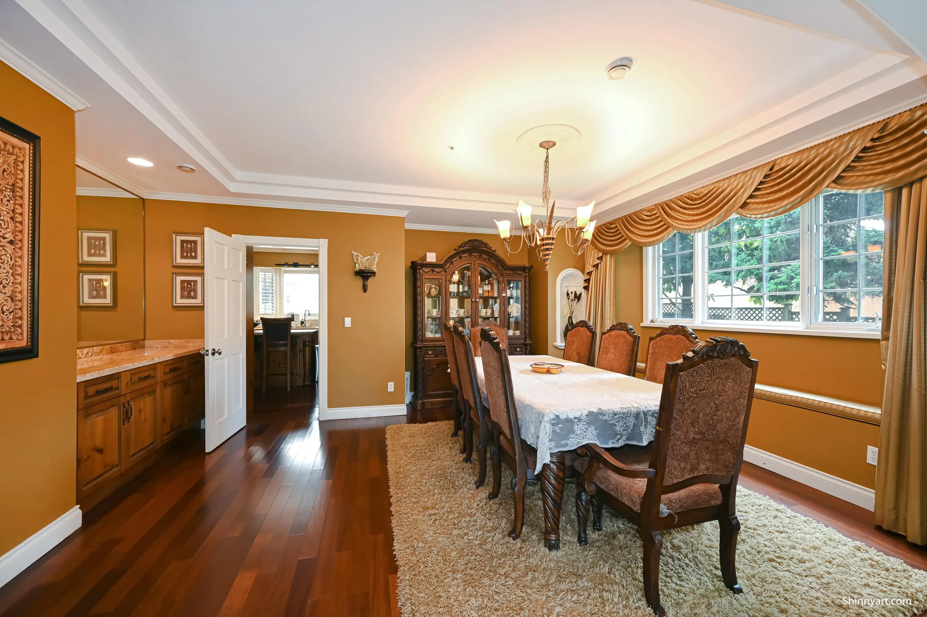 1368 Minto Crescent